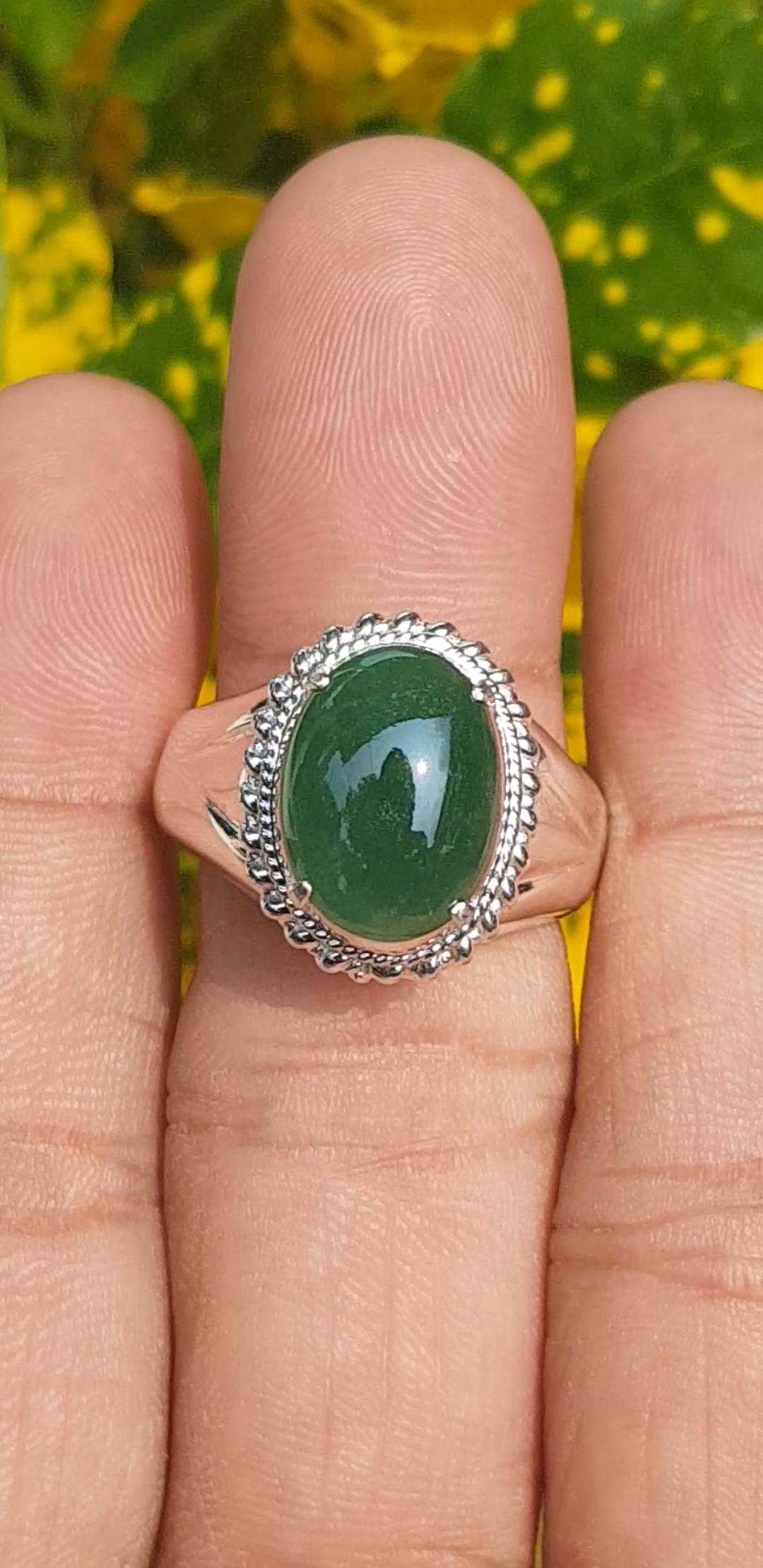 หยก พม่า แท้ Jade แหวนหยก 翡翠戒指 (Jadeite ring) 4.47 กะรัต (Cts.) (Size) 60 ดิบ ไม่ผ่านการปรับปรุง (Type A) พม่า (Myanmar)