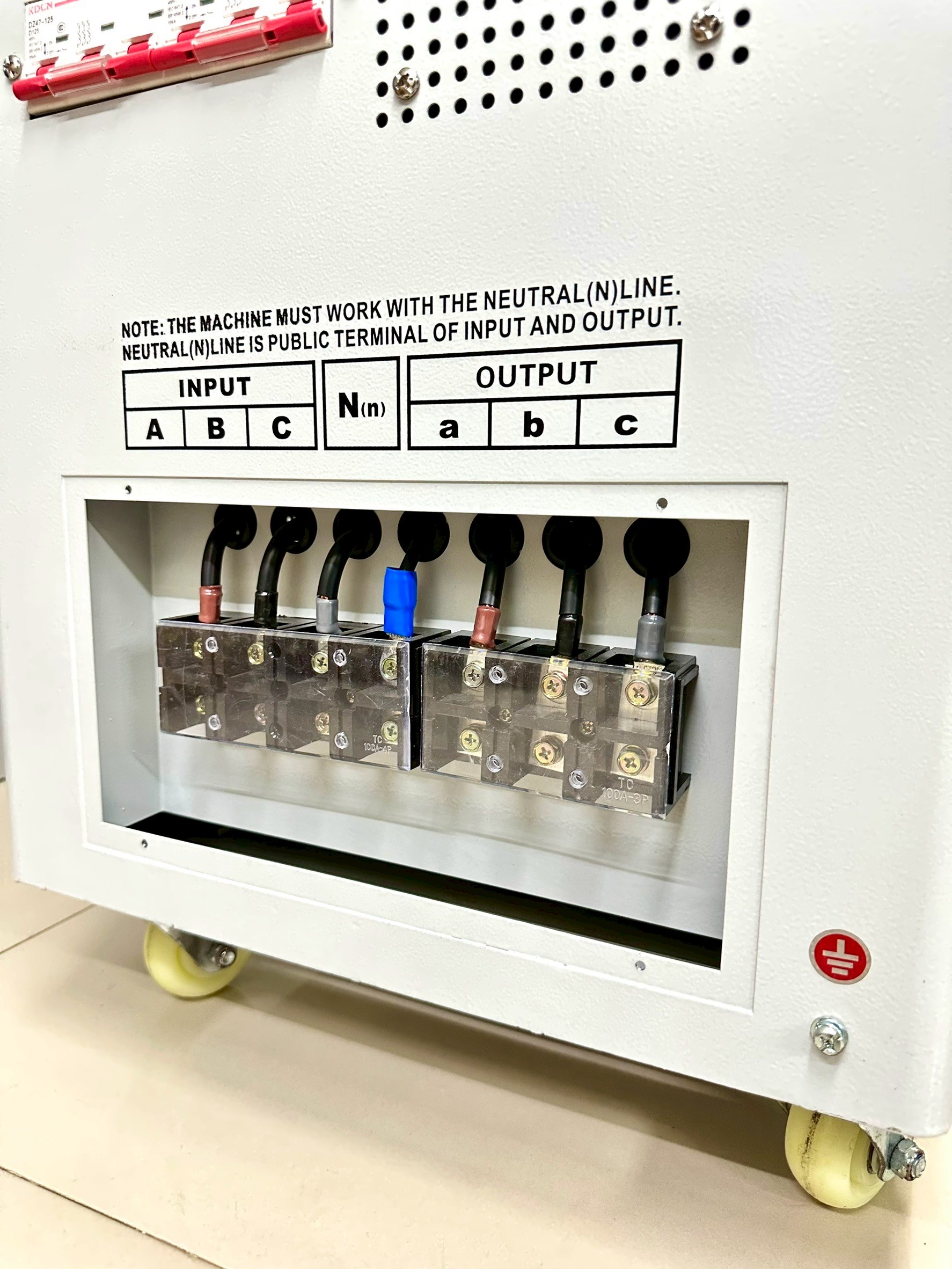 เครื่องปรับแรงดันไฟฟ้าอัตโนมัติ : SVC.100K 3P