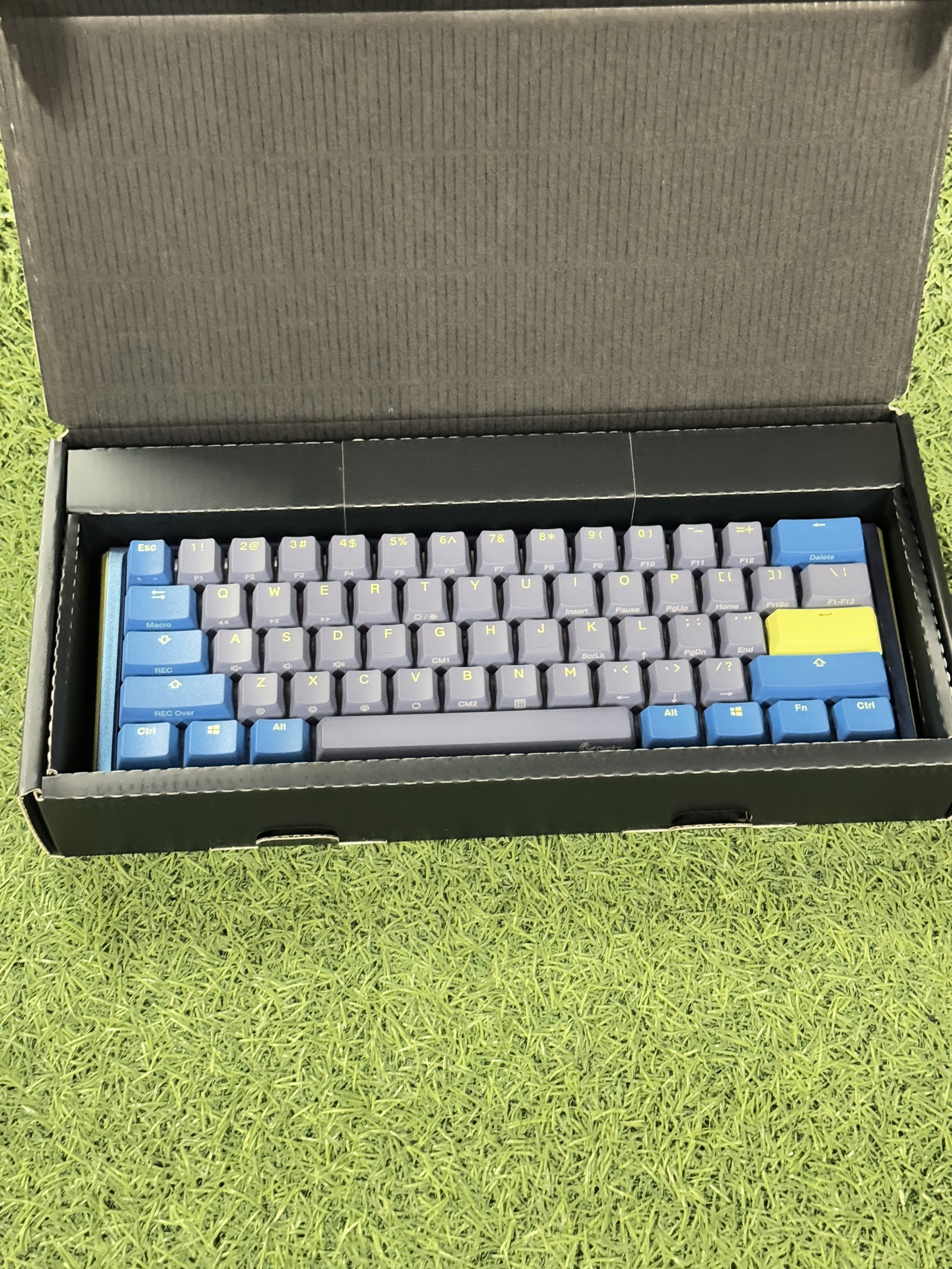 Keyboard Ducky One 2 Mini RGB Keyboard มี 40 ตัว