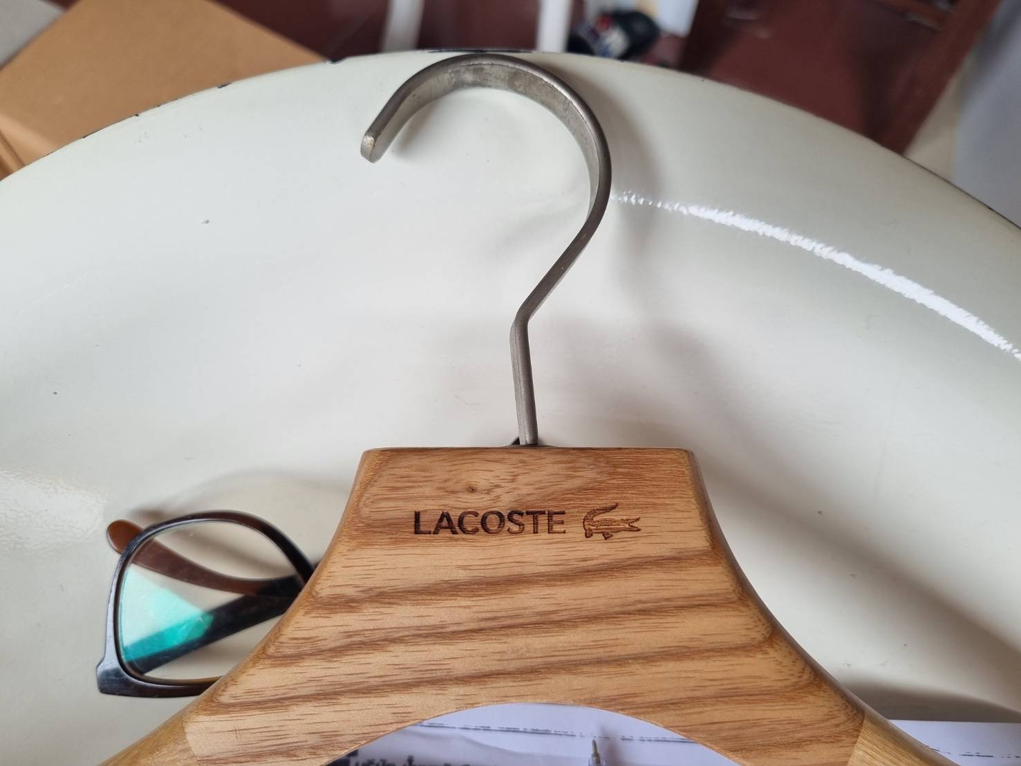 ไม้แขวน Lacoste