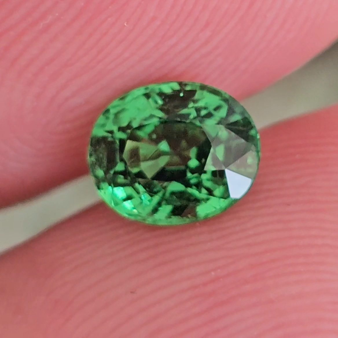 พลอย ซาโวไรท์ Tsavorite Garnet 1.16 กะรัต (Cts.) ดิบ Unheated พร้อมใบเซอร์ อัญมณีมงคลประจําวันเกิด เครื่องประดับพลอย