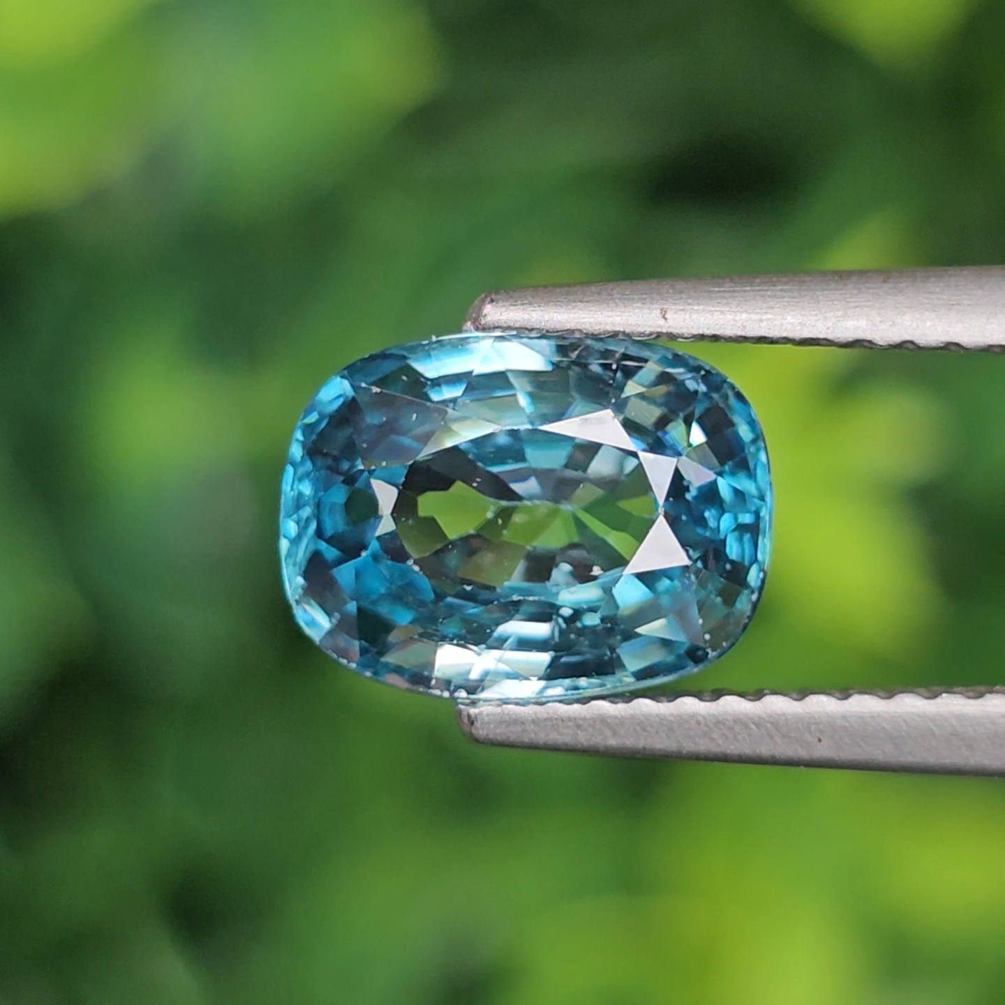 พลอย เพทาย (Zircon) 3.50 กะรัต (Cts.) พลอยแท้ อัญมณีมงคลประจําวันเกิด เครื่องประดับพลอย