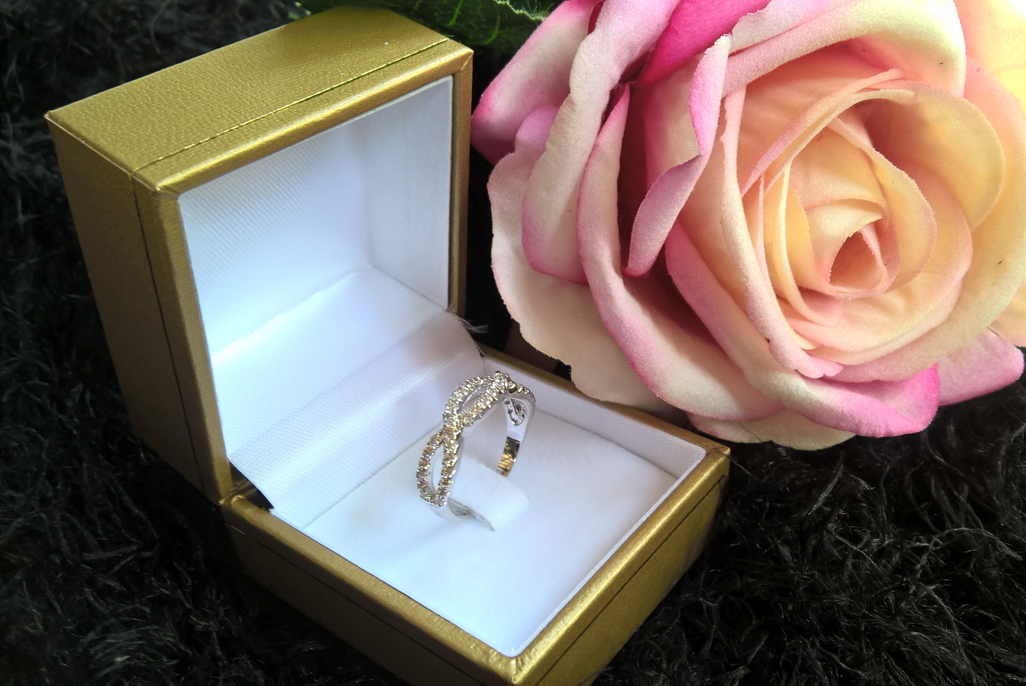 แหวนรูปอินฟินิตี้ งาน Costume Jewelry เพชร CZ รุ่น Eternity แบรนด์ Shali