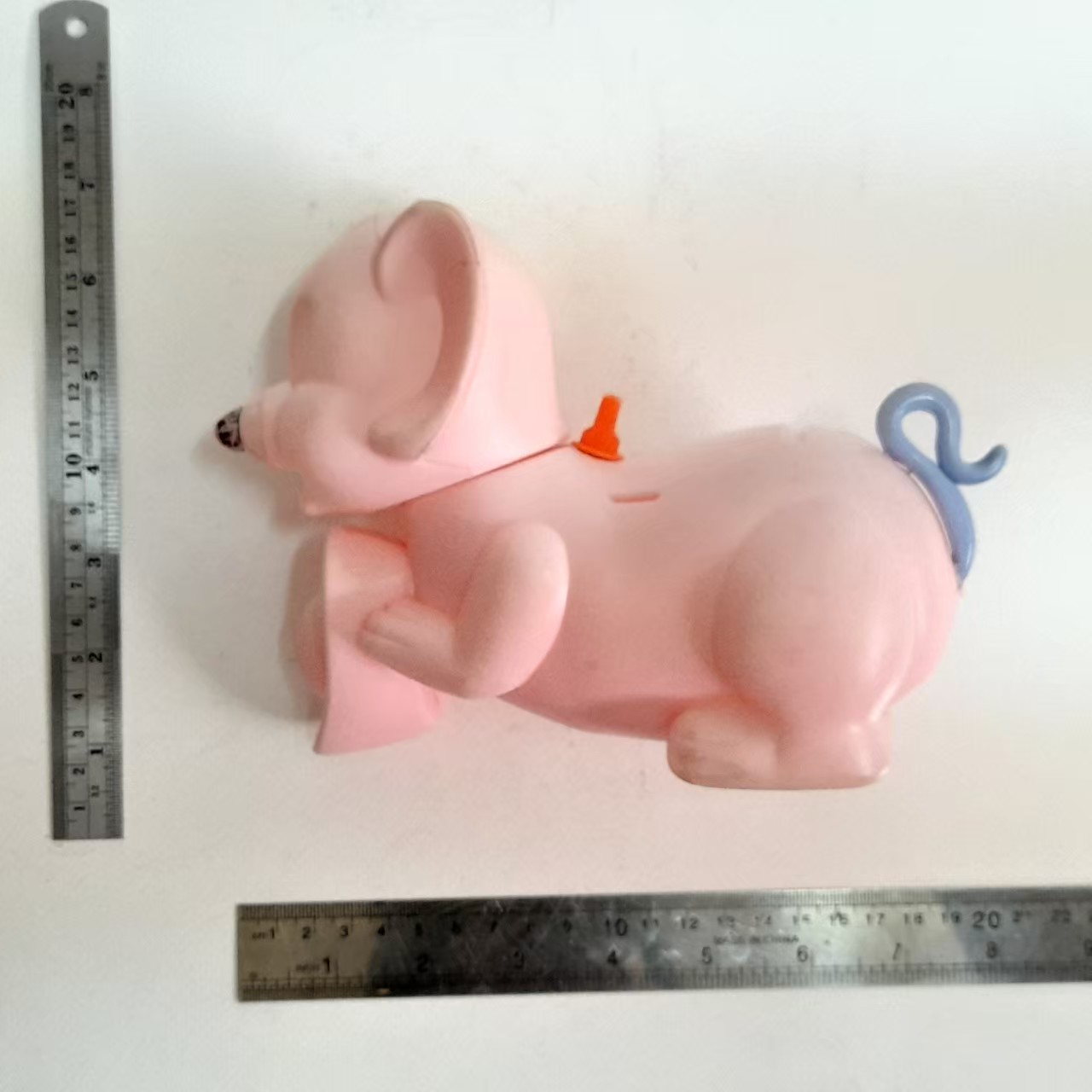 กระปุกออมสินเรโทร**มีหลายภาพ มีรอยสีเลอะเลือนบ้างงานโปร่ง งานไทย มีตราปั๊มที่ก้น ขนาดตามรูป มือสองสภาพดี