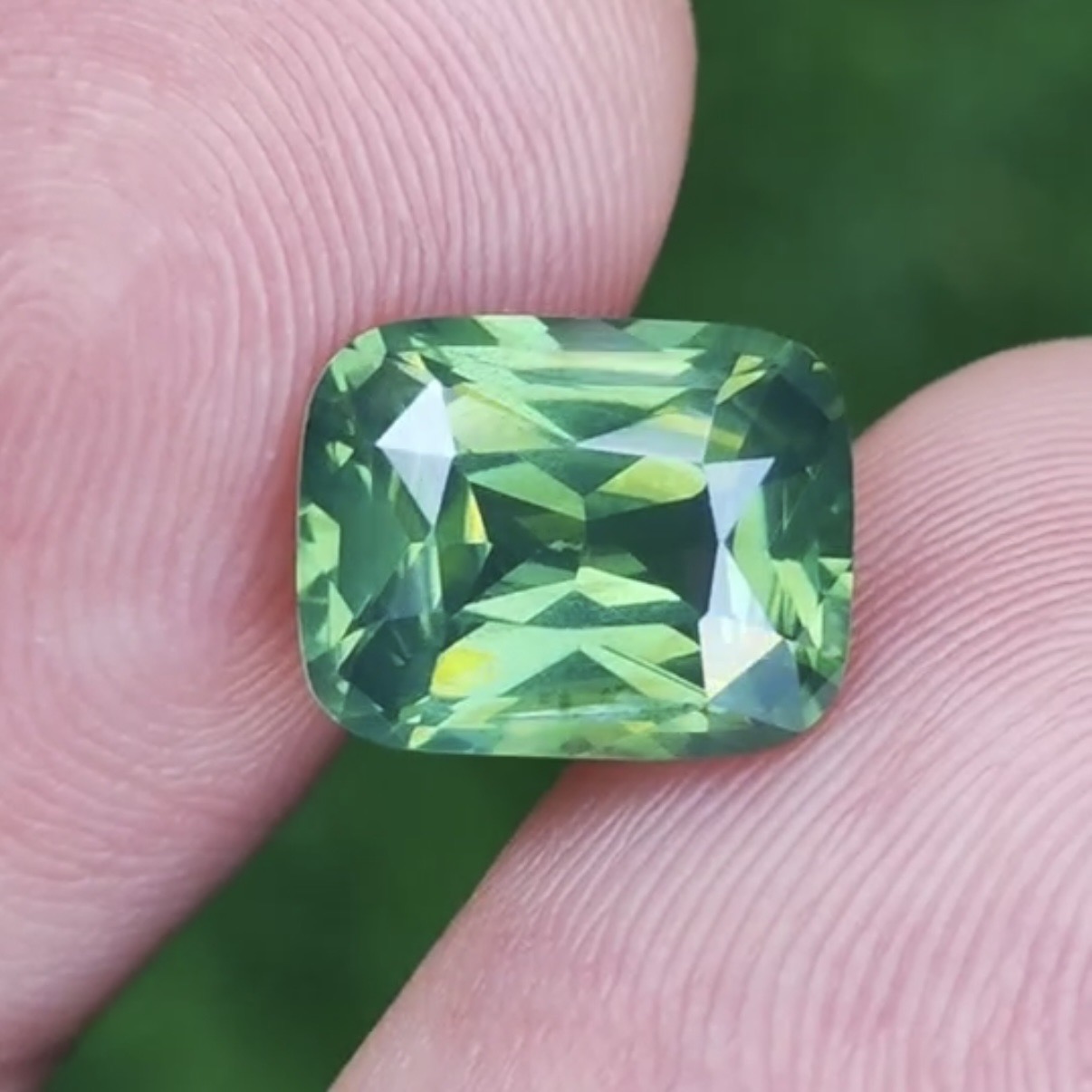 พลอย เพทาย Natural Zircon 5.34 กะรัต (Cts.) ดิบ พร้อมใบเซอร์ พลอยแท้อัญมณีมงคล ประจําวันเกิด เครื่องประดับพลอย