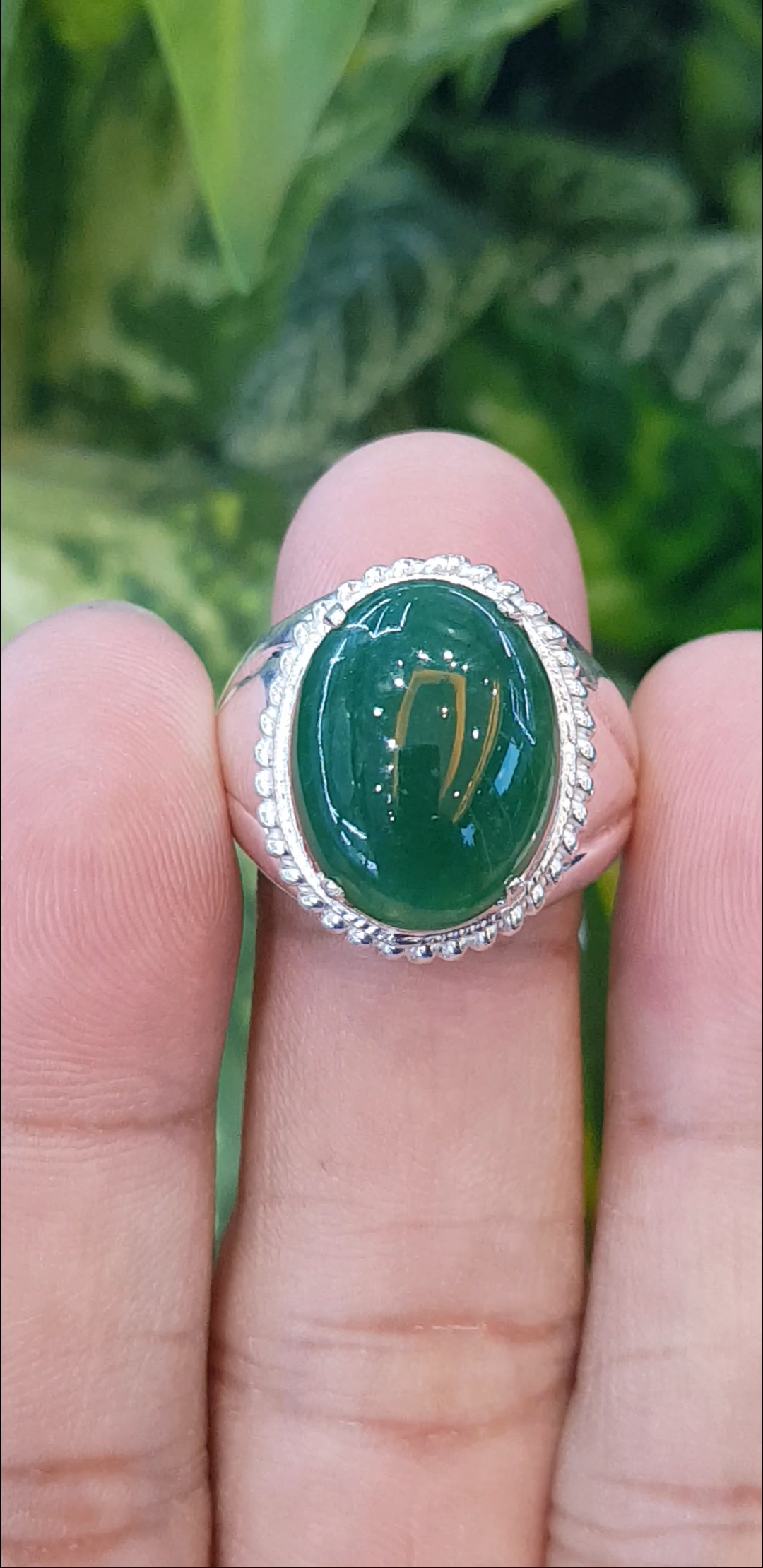 หยก พม่า แท้ Jade แหวนหยก 翡翠戒指 (Jadeite ring) 9.21 กะรัต (Cts.) Size 61 ดิบ ไม่ผ่านการปรับปรุง (Type A) พม่า (Myanmar)