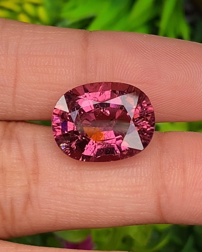 พลอย ทัวร์มาลีน Tourmaline 11.08 กะรัต (Cts.) พร้อมใบเซอร์ พลอยแท้อัญมณีมงคล ประจําวันเกิด เครื่องประดับพลอย