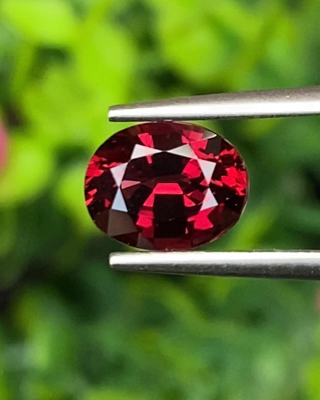 พลอย โรโดไลต์ กาเน็ท Rhodolite Garnet 2.00 กะรัต Cts.พลอยแท้ อัญมณีมงคลประจําวันเกิด เครื่องประดับพลอย
