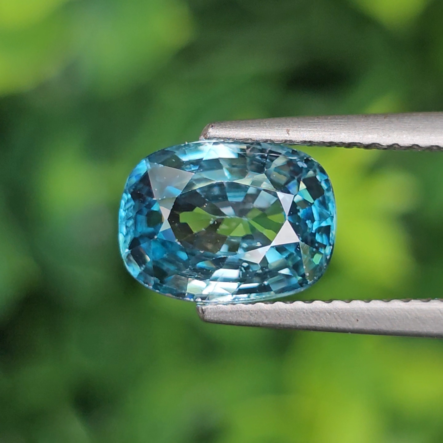 พลอย เพทาย (Zircon) 3.50 กะรัต (Cts.) พลอยแท้ อัญมณีมงคลประจําวันเกิด เครื่องประดับพลอย