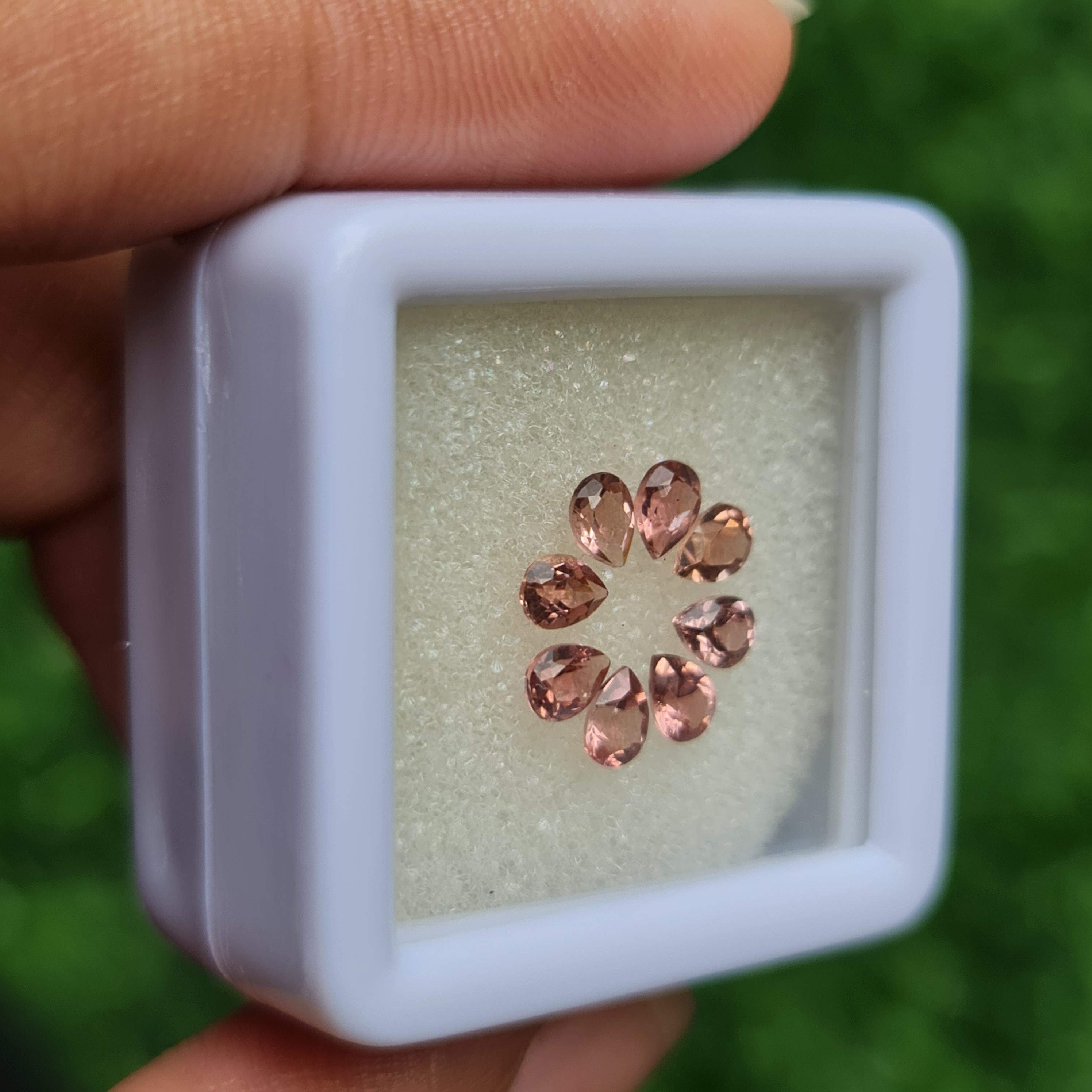 พลอย ชมพู พิ้งค์ ทัวร์มารีน (Pink Tourmaline) 1.25 กะรัต (Cts.) 8 เม็ด อัญมณีมงคลประจําวันเกิด เครื่องประดับพลอย