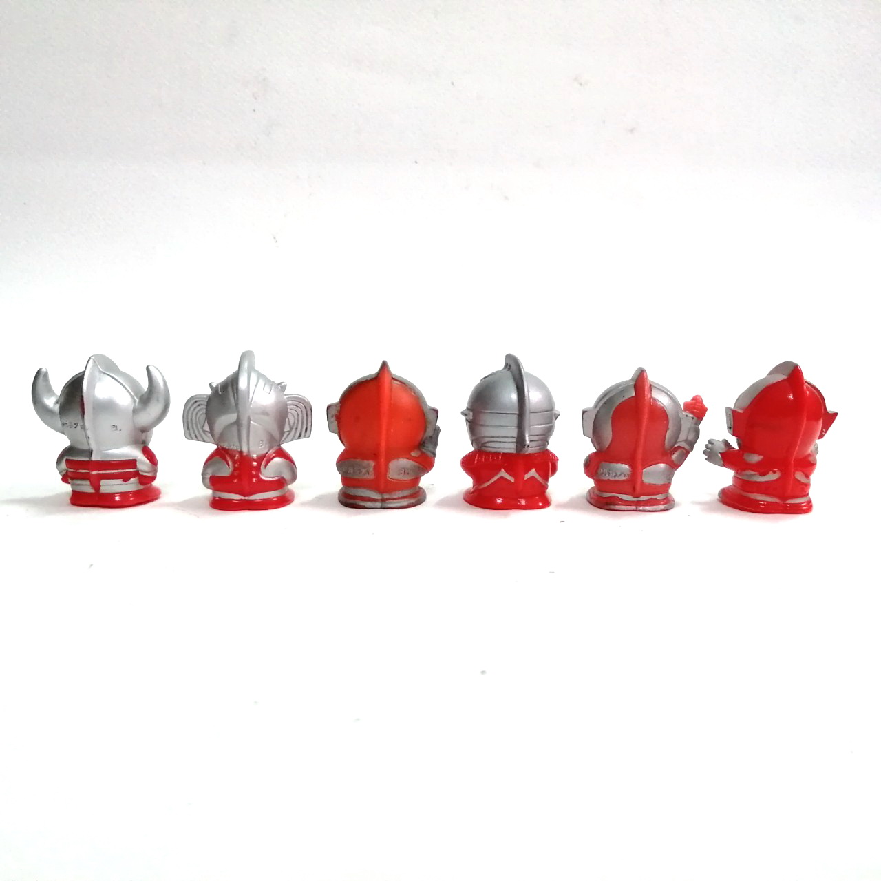 ซอฟสวมนิ้ว ขนาด2นิ้วอุลตร้าแมน มี เจ้าพ่ออุลตร้า, เจ้าแม่อุลตร้า, อุลตร้าแมน, อุลตร้าเซเว่น, อุลตร้าแมนแจ๊ค, อุลตร้าแมนตัวปลอม สภาพดี มีรอยบ้าง