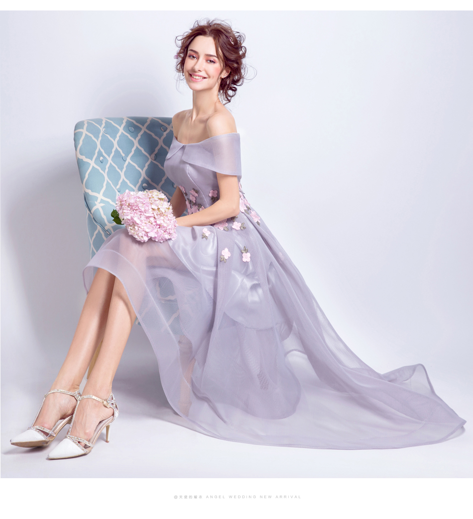 Pre-order ชุดแฟนซี ชุดเจ้าสาว ชุดราตรีสั้น สีเทา ไหล่ปาด หน้าสั้นหลังยาว แต่งดอกไม้ ซิปหลัง