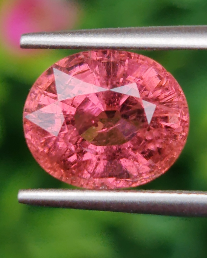 พลอย ชมพู พิ้งค์ ทัวร์มารีน (Pink Tourmaline) 4.06 กะรัต (Cts.) อัญมณีมงคลประจําวันเกิด เครื่องประดับพลอย