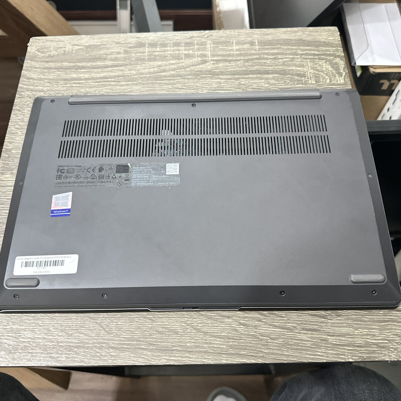 Notebook Lenovo ideapad 5 14ALC05(Ryzen5 5500U/8GB/M.2 512GB)+Adapter *** ฝาจอมีรอบบุบตามรุป ใช้งานได้ปกติ