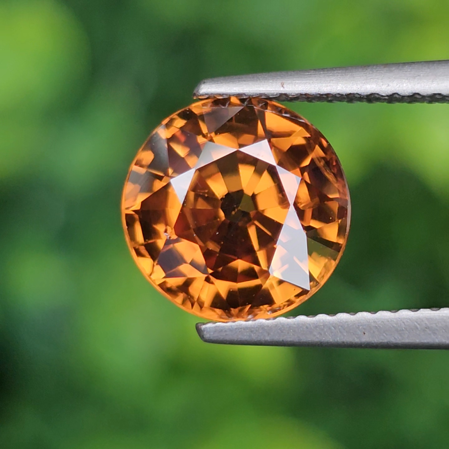 พลอย เพทาย (Zircon) 4.98 กะรัต (Cts.) พลอยแท้ อัญมณีมงคลประจําวันเกิด เครื่องประดับพลอย