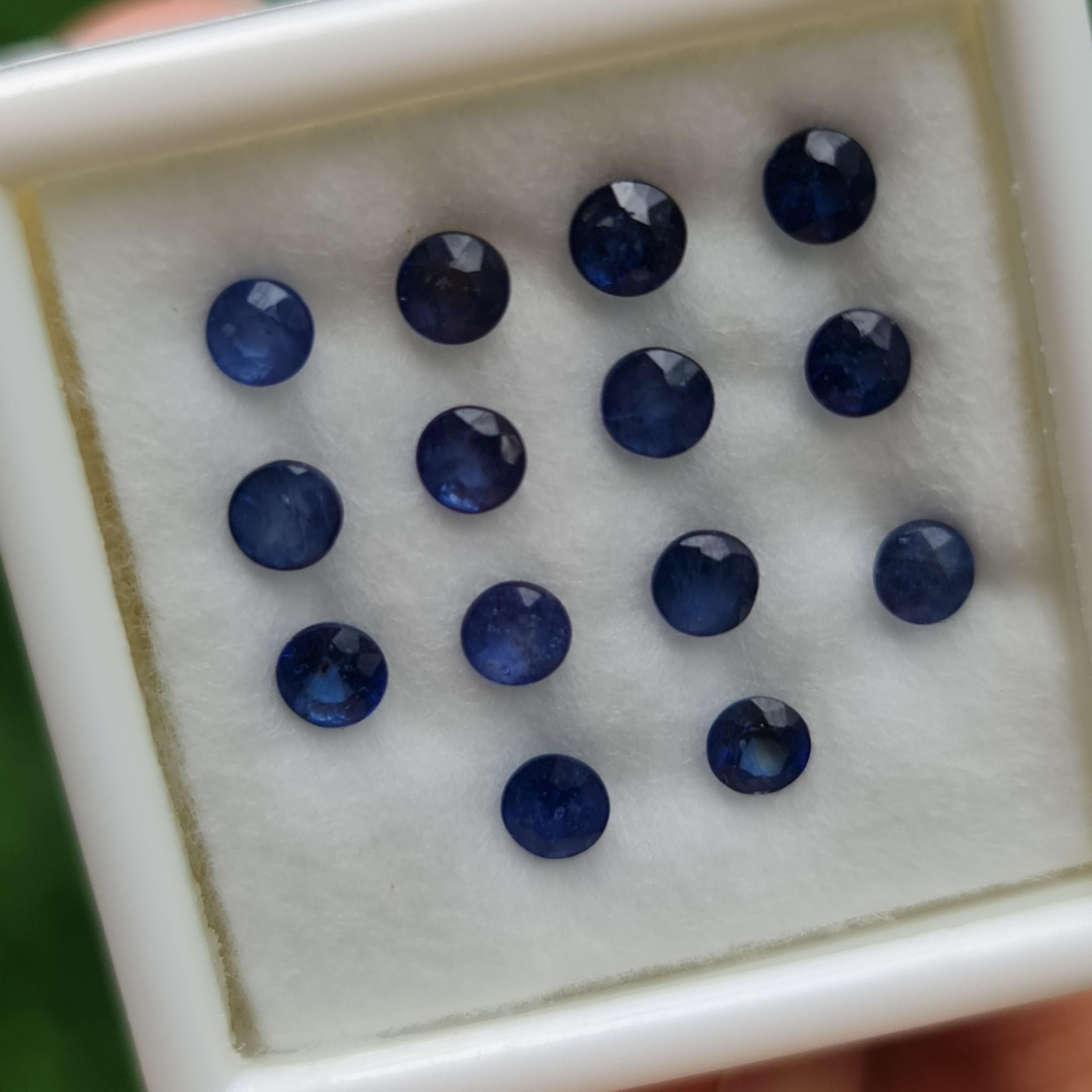 พลอย ไพลิน blue sapphire 4.52 กะรัต (Cts.) 14 เม็ด (pcs.) พลอยแท้ อัญมณีมงคลประจําวันเกิด เครื่องประดับพลอย