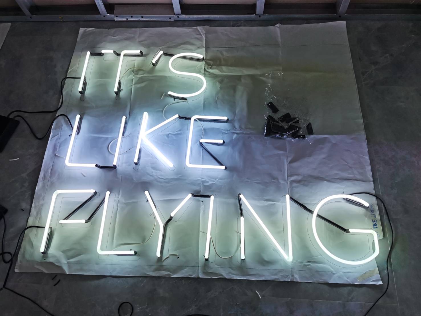 ป้ายไฟดัด IT่S LIKE FLYING