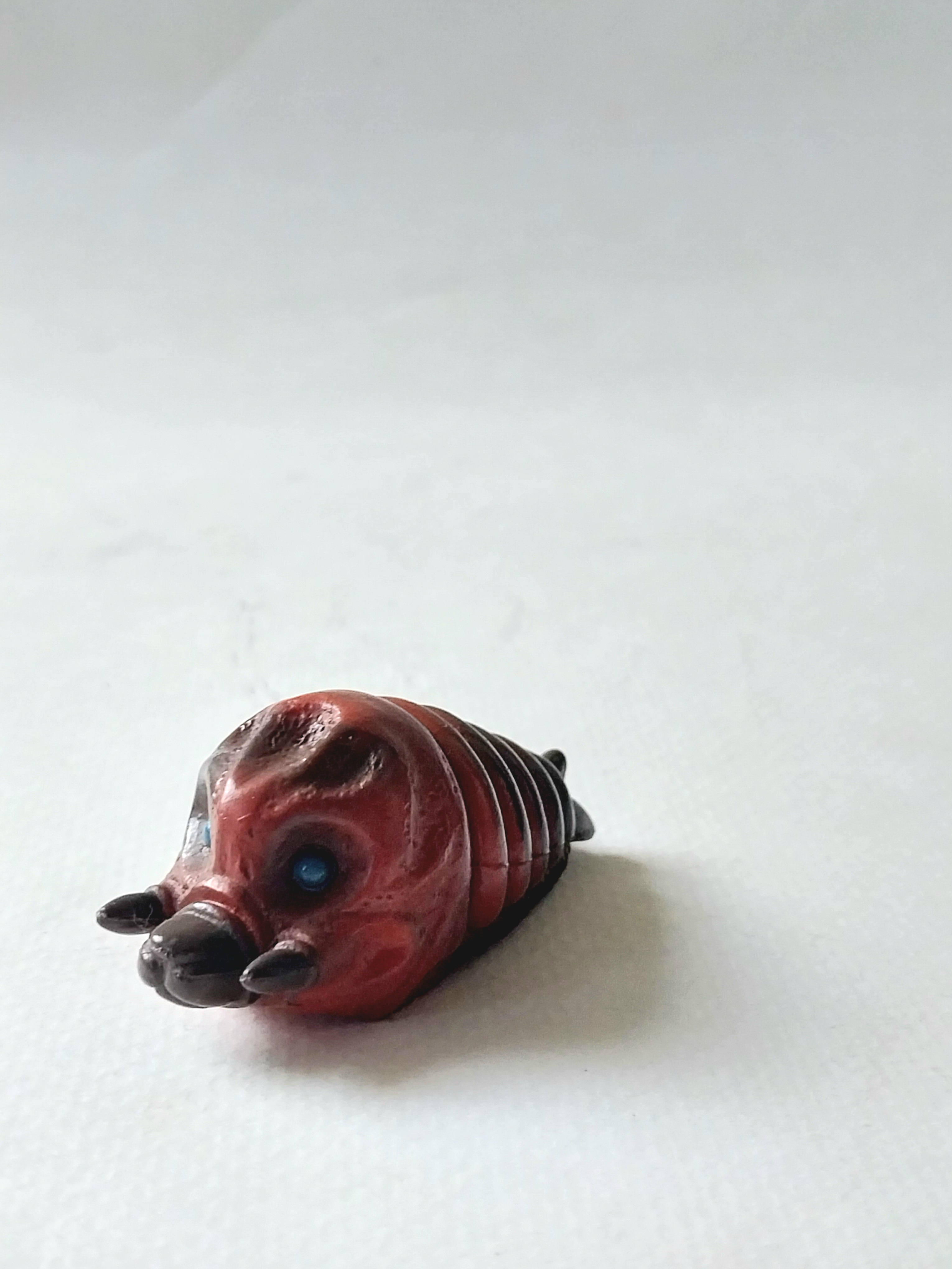 ฟิกเกอร์ยางตัน ขนาด2 นิ้ว หนอน มอธร่า จาก ก๊อตซิลล่า มือสองสภาพดีมีรอยบ้าง มีปั๊ม