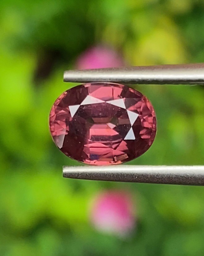พลอย เพทาย Natural Zircon 2.43 กะรัต (Cts.) พลอยแท้ อัญมณีมงคลประจําวันเกิด เครื่องประดับพลอย