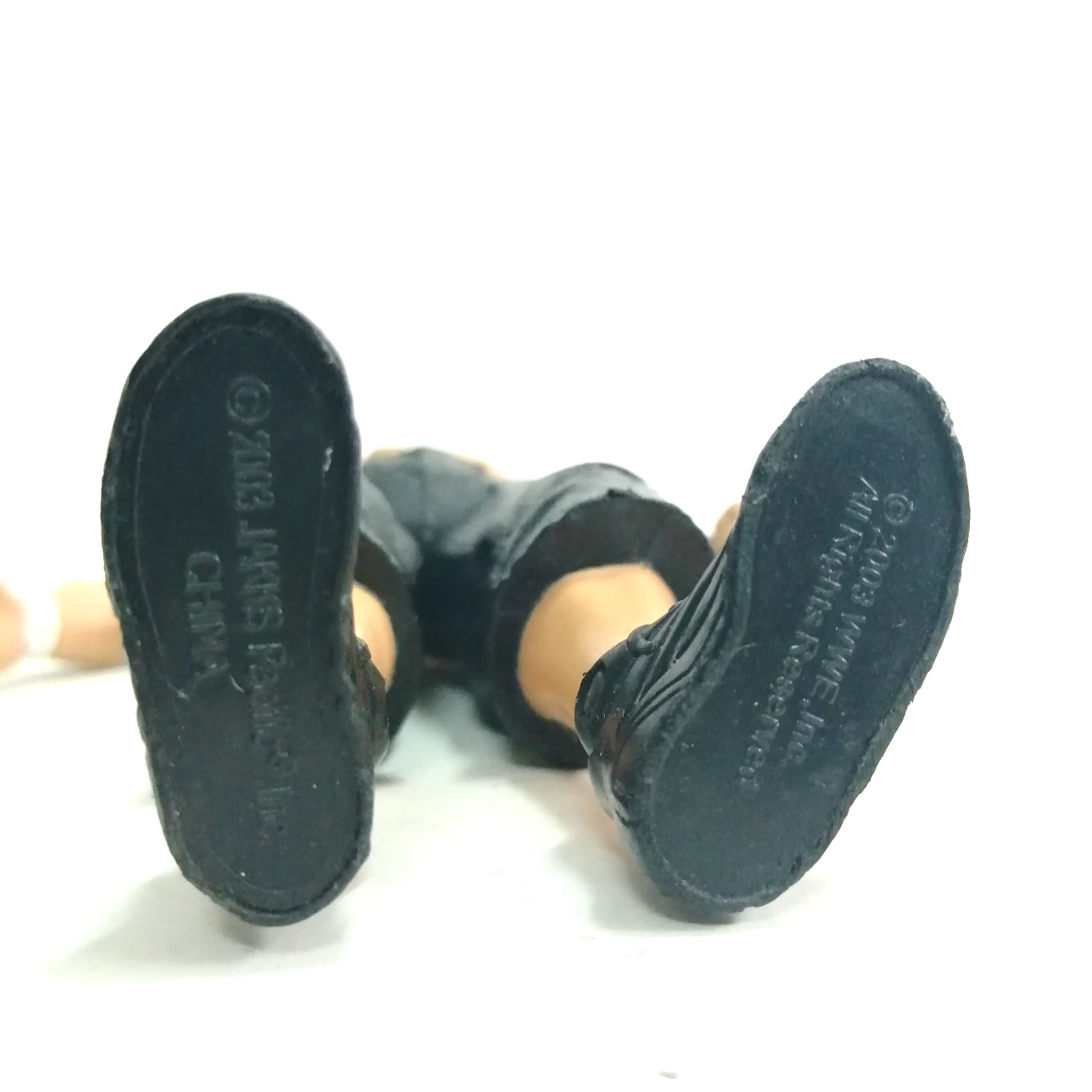 แอคชั่นฟิกเกอร์นักมวยปล้ำ จอห์น เซน่า ขยับข้อต่อได้ 7.5 นิ้ว มีลิขสิทธิ์ถูกต้อง สภาพมีรอยถลอกบ้าง ตามภาพ