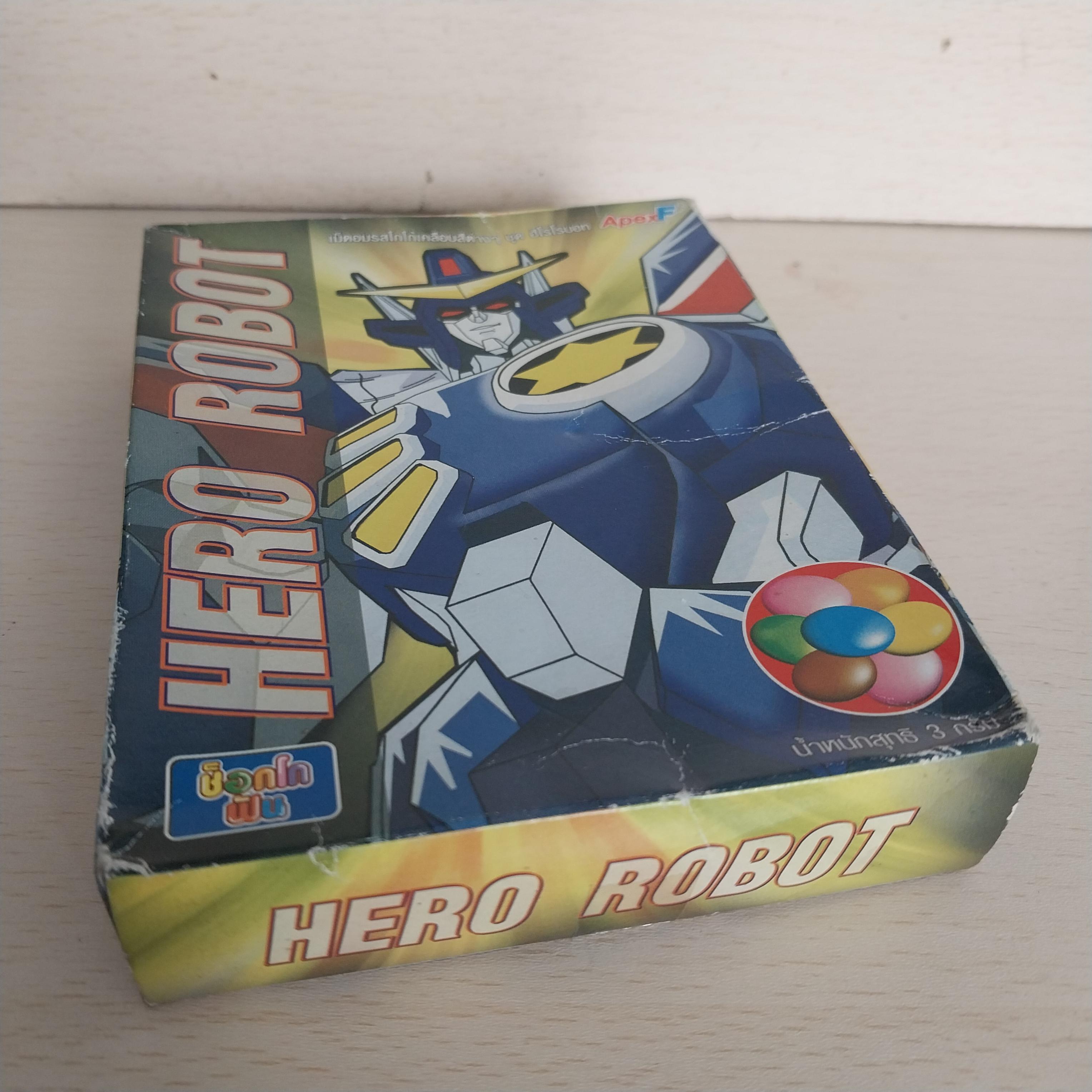 มีหลายภาพ Hero Robot ของเล่นเก่ายังไม่แกะกล่อง งาน Apex F เป็น ขุนแผนวิธีเล่นแกะชิ้นส่วนตามลำดับหมายเลขที่ระบุบนแผงหุ่นจากหมายเลขน้อยไปหาหมายเลขมาตรนำมาประกอบให้เป็นตัวหุ่น มีที่ผลิต 24 สิงหาคม 2013 ** ขนมด้านในทานไม่ได้4