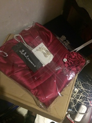 Pre-order ชุดราตรีสั้น เข้ารูป ผ้าซาติน เกาะอก คาดเอวด้วยผ้า แต่งดอก จับจีบ มีซิป