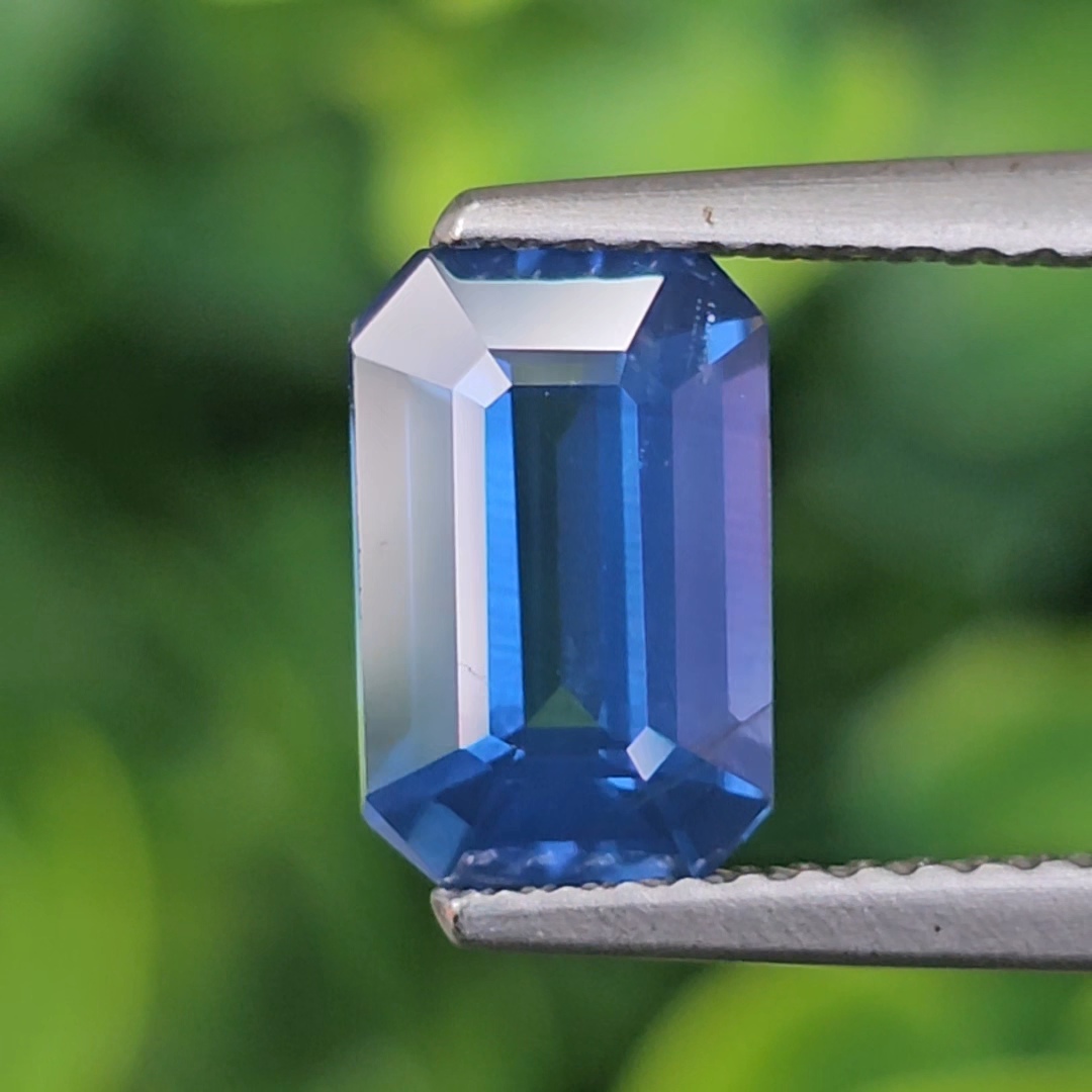 พลอย ไพลิน (Blue Sapphire) 2.11 กะรัต (Cts.) สีพิเศษ คอนฟลาวเวอร์ บลู (Cornflower Blue) พลอยแท้ อัญมณีมงคลประจําวันเกิด เครื่องประดับพลอย