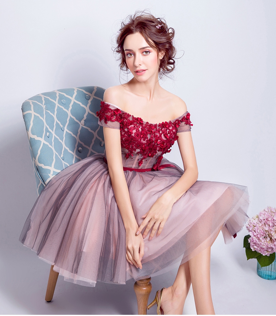 Pre-order ชุดแฟนซี ชุดเจ้าสาว ชุดราตรีสั้น สีชมพูกะปิ ไหล่ปาด แต่งดอกไม้ช่วงอก กระโปรงพองสวย เชือกผูกหลัง