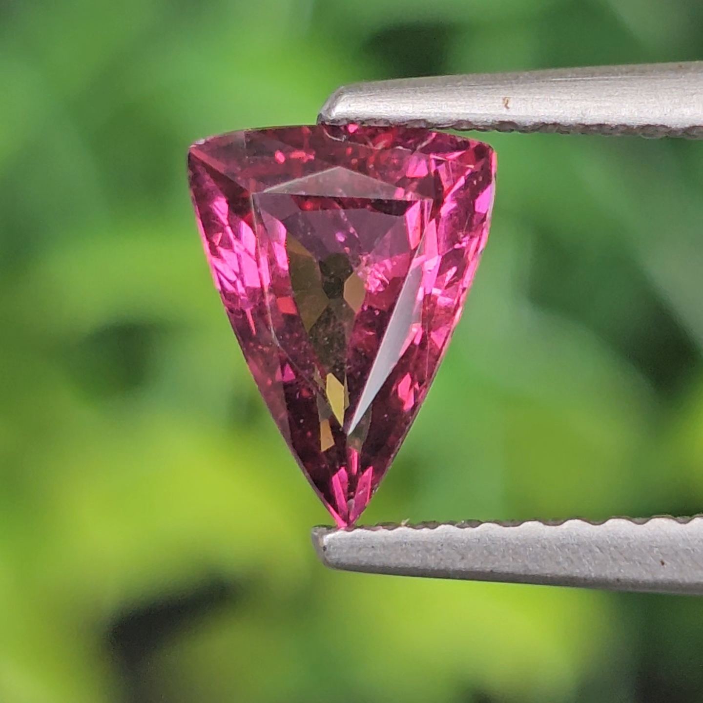 พลอย อุมบาไลต์ การ์เน็ต Umbalite Garnet 1.10 กะรัต (Cts.) ดิบ Unheated ลอยแท้ อัญมณีมงคลประจําวันเกิด เครื่องประดับพลอย