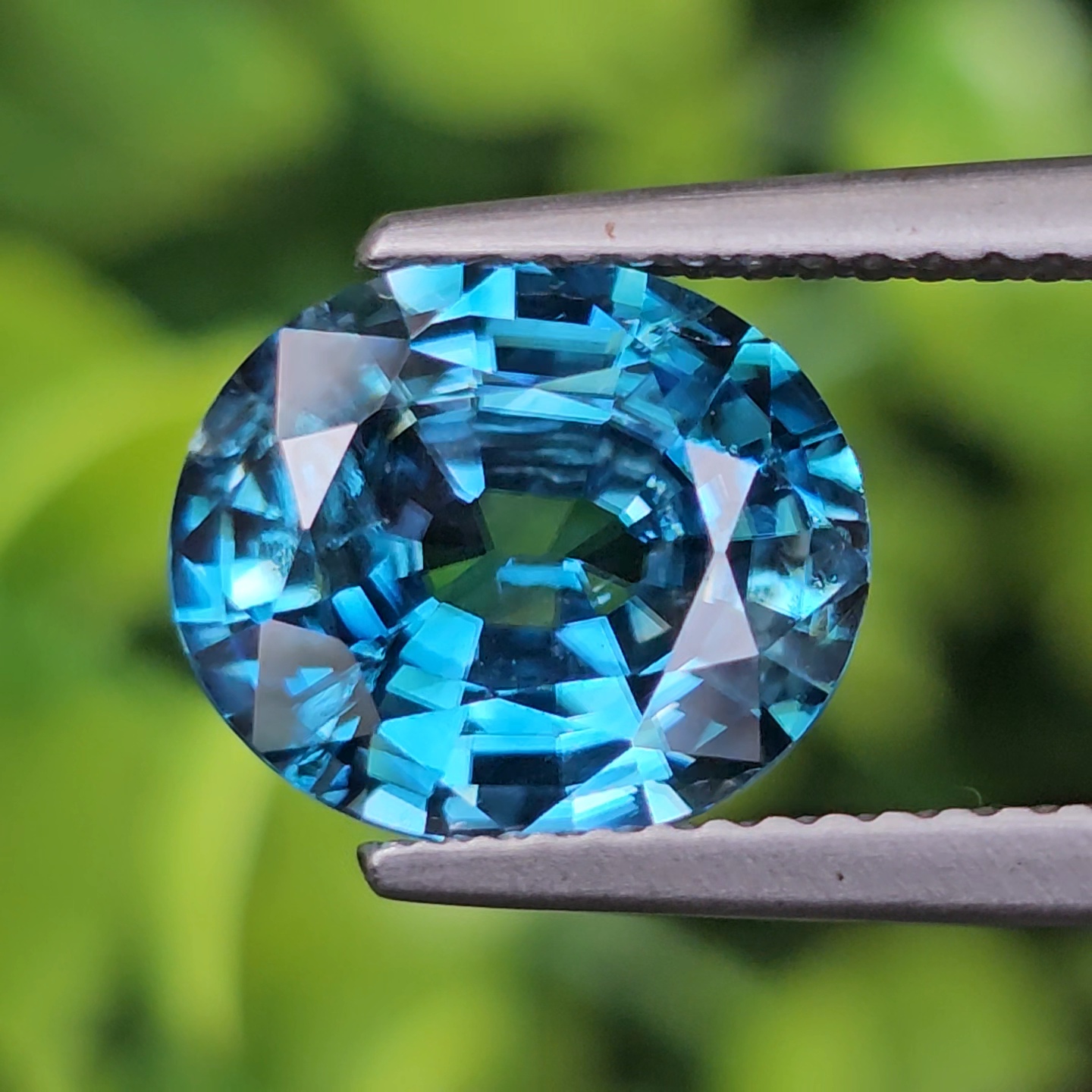 พลอย เพทาย (Zircon) 4.23 กะรัต (Cts.) พลอยแท้ อัญมณีมงคลประจําวันเกิด เครื่องประดับพลอย