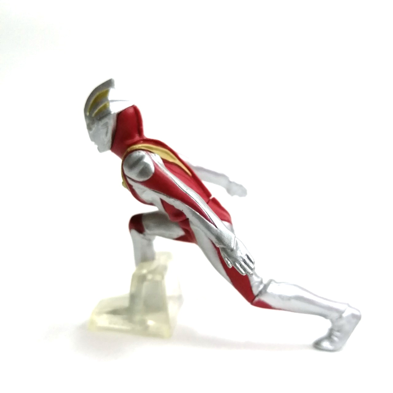 กาชาปอง อุลตร้าแมนไกอาท่าปล่อยแสง มีรอยบ้าง มีใบปิดมีน้ำแข็ง ขนาดตามรูป