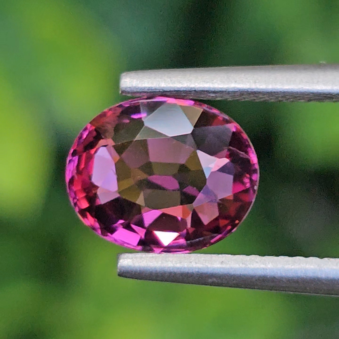 พลอย อุมบาไลต์ การ์เน็ต Umbalite Garnet 1.56 กะรัต (Cts.) ดิบ Unheated ลอยแท้ อัญมณีมงคลประจําวันเกิด เครื่องประดับพลอย