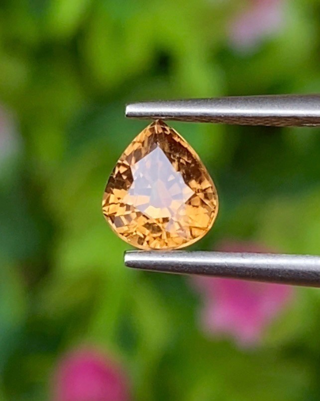 พลอย เพทาย (Zircon) 1.07 กะรัต (Cts.) พลอยแท้ อัญมณีมงคลประจําวันเกิด เครื่องประดับพลอย