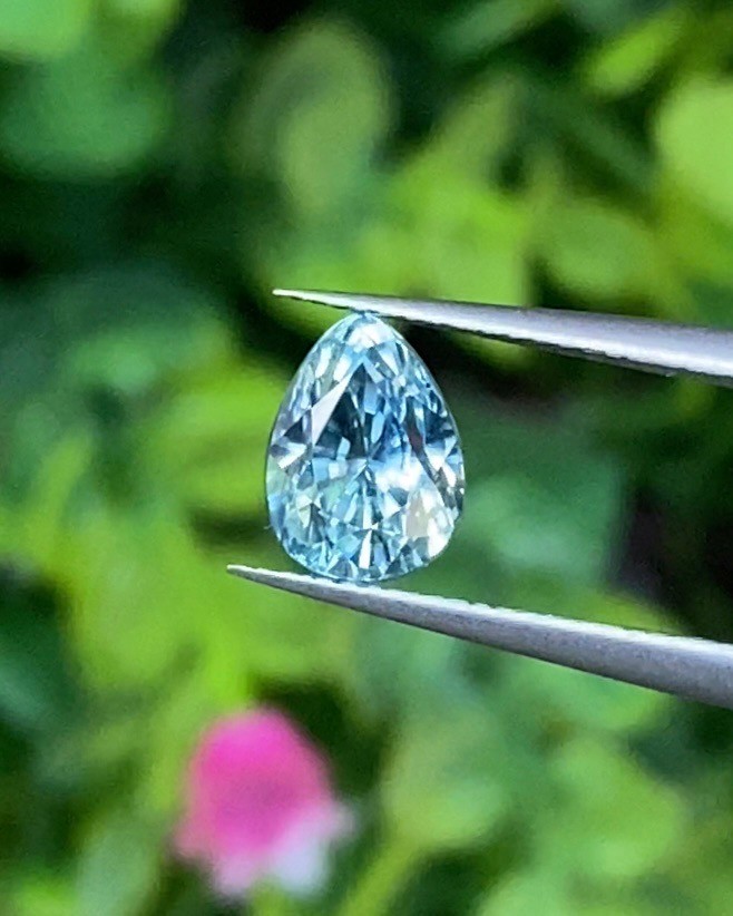 พลอย เพทาย (Zircon) 2.52 กะรัต (Cts.) พลอยแท้ อัญมณีมงคลประจําวันเกิด เครื่องประดับพลอย