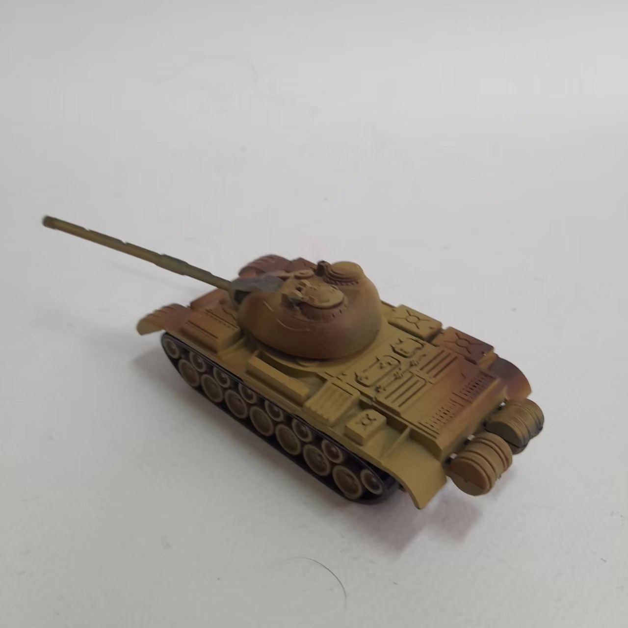 มีหลายภาพ,รถถังพลาสติกสำเร็จรูป T55 A ทำสีแล้ว งานเก่า มือสอง สภาพดี มีรอยบ้าง