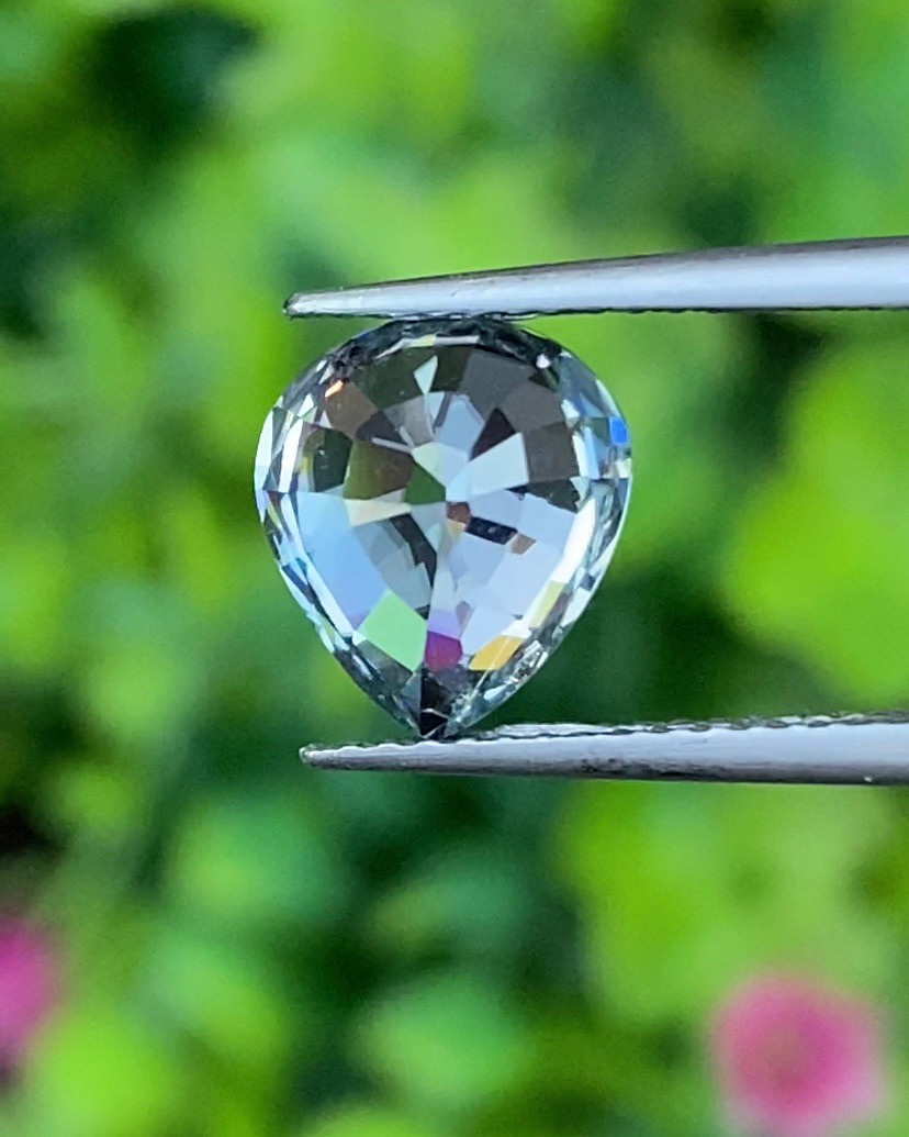 พลอย เพทาย (Zircon) 3.41 กะรัต (Cts.) พลอยแท้ อัญมณีมงคลประจําวันเกิด เครื่องประดับพลอย