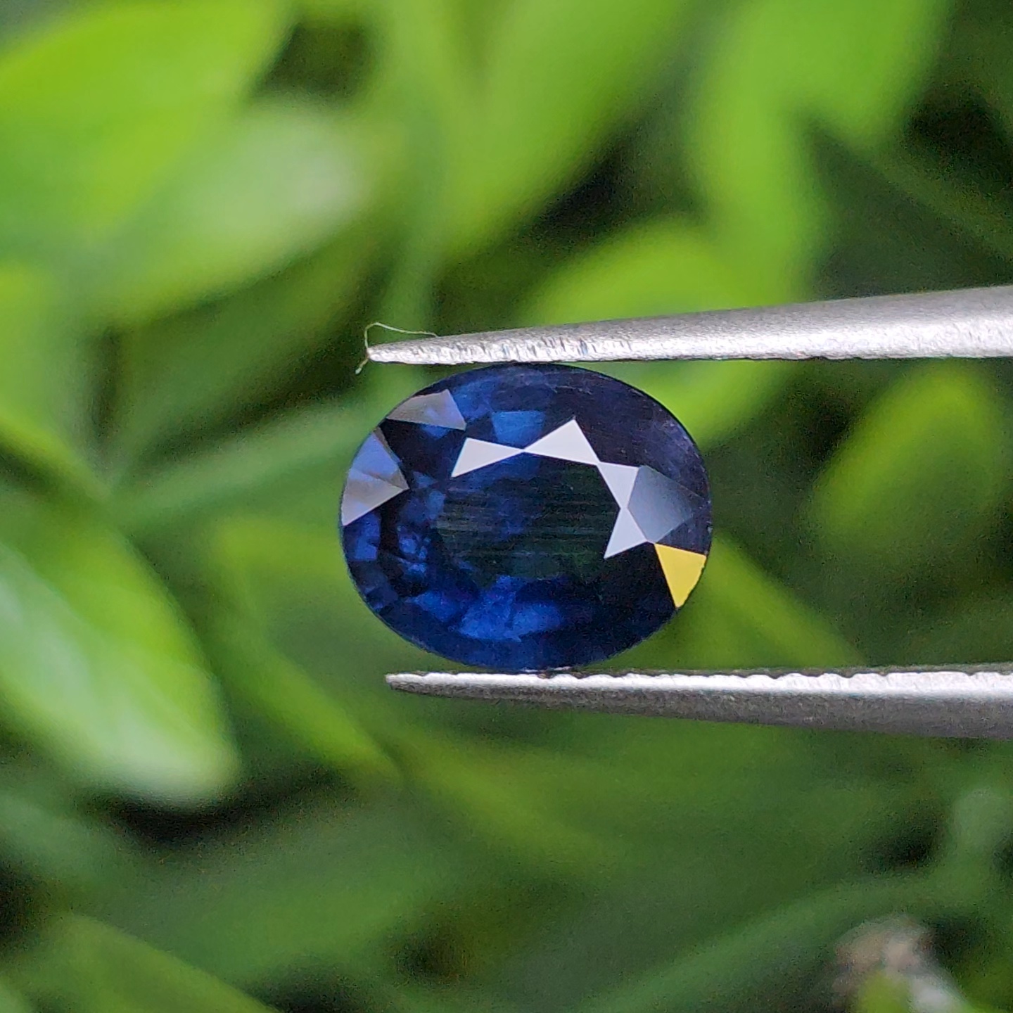 พลอย ไพลิน Blue Sapphire 1.30 กะรัต (Cts.) ดิบ (Unheated ) พลอยแท้ อัญมณีมงคลประจําวันเกิด เครื่องประดับพลอย