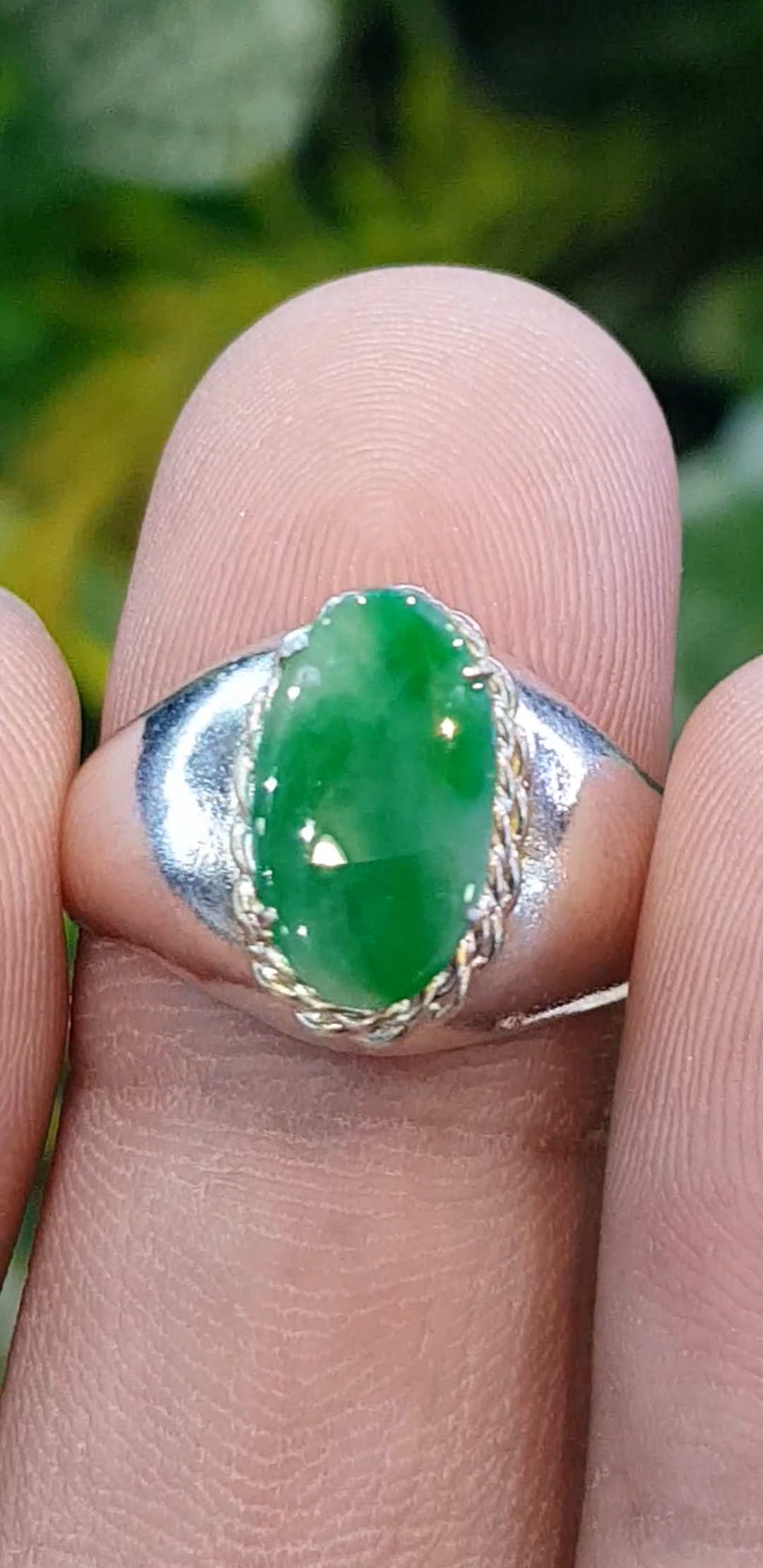 หยก พม่า แท้ Jade แหวนหยก 翡翠戒指 (Jadeite ring) 0.74 กะรัต (Cts.) (Size) 29 ดิบ ไม่ผ่านการปรับปรุง (Type A) พม่า (Myanmar)