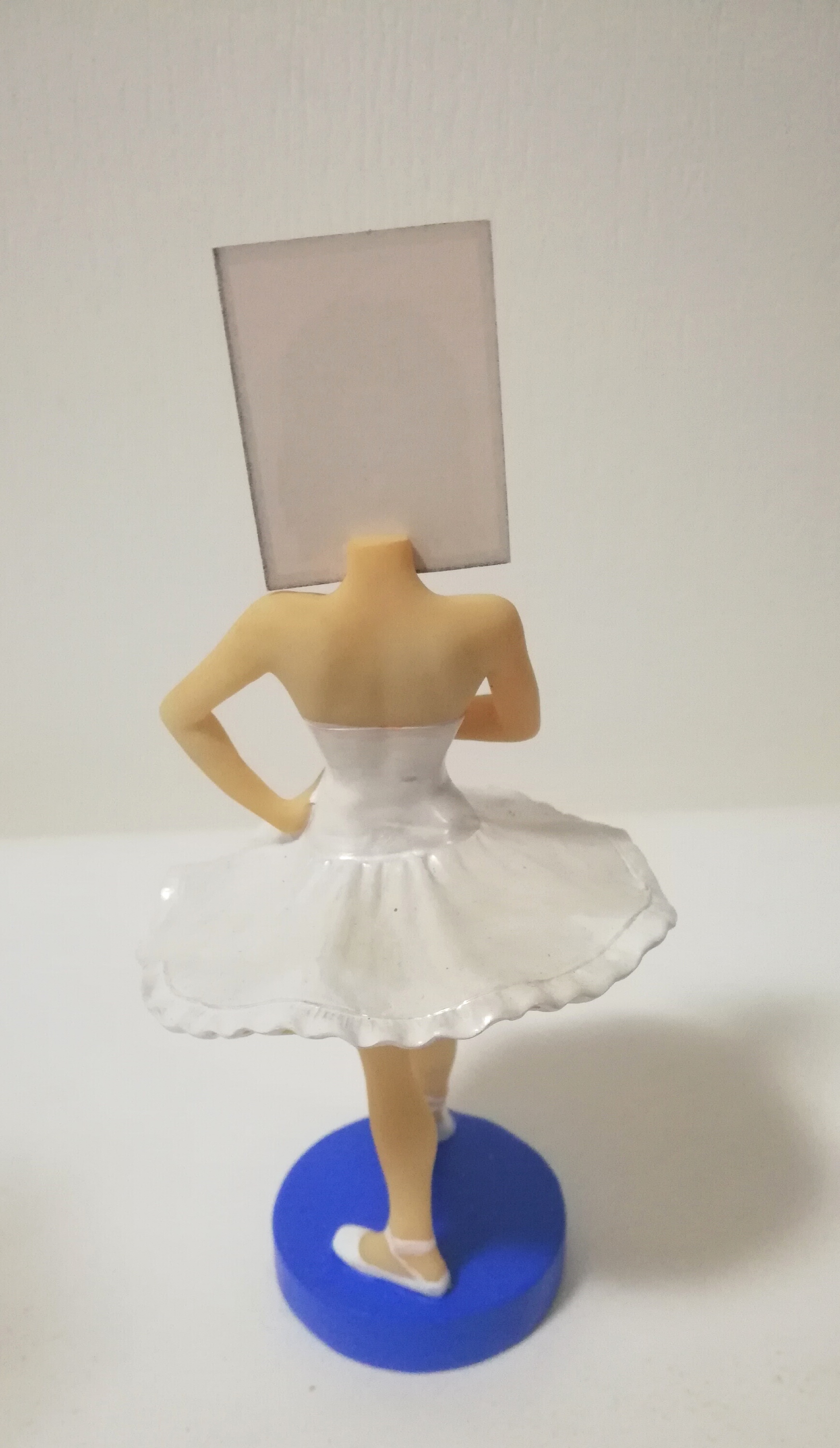 กรอบรูป photo frame รูปสาวน้อยเต้นบัลเล่ต์ ชุดสีขาว บนฐานสึฟ้า ชิ้นงานเรซื่น ใส่ภาพ เฉพาะศรีษะ ตามภาพ สูงประมาณ 15 ซม.