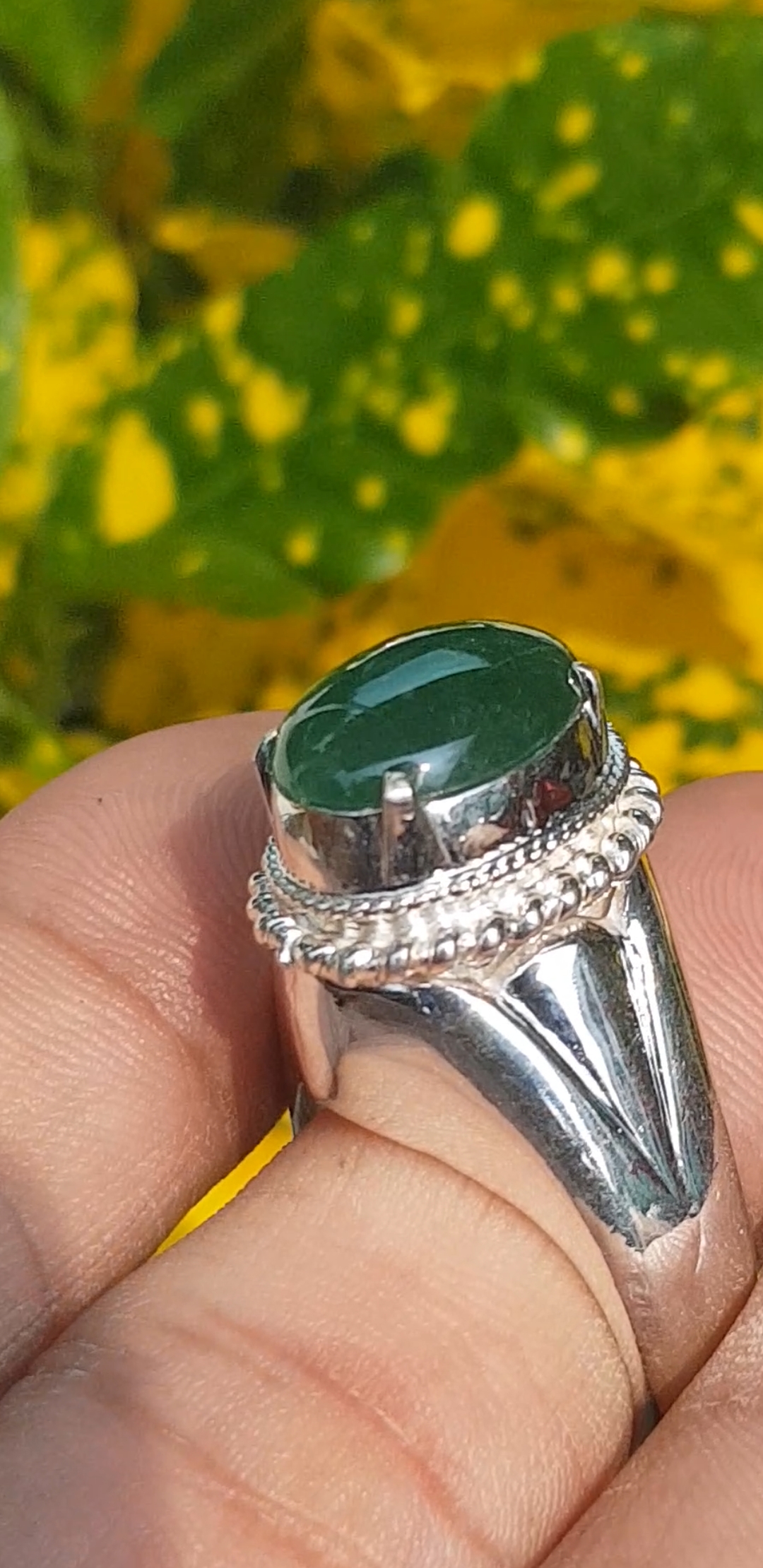หยก พม่า แท้ Jade แหวนหยก 翡翠戒指 (Jadeite ring) 4.47 กะรัต (Cts.) (Size) 60 ดิบ ไม่ผ่านการปรับปรุง (Type A) พม่า (Myanmar)