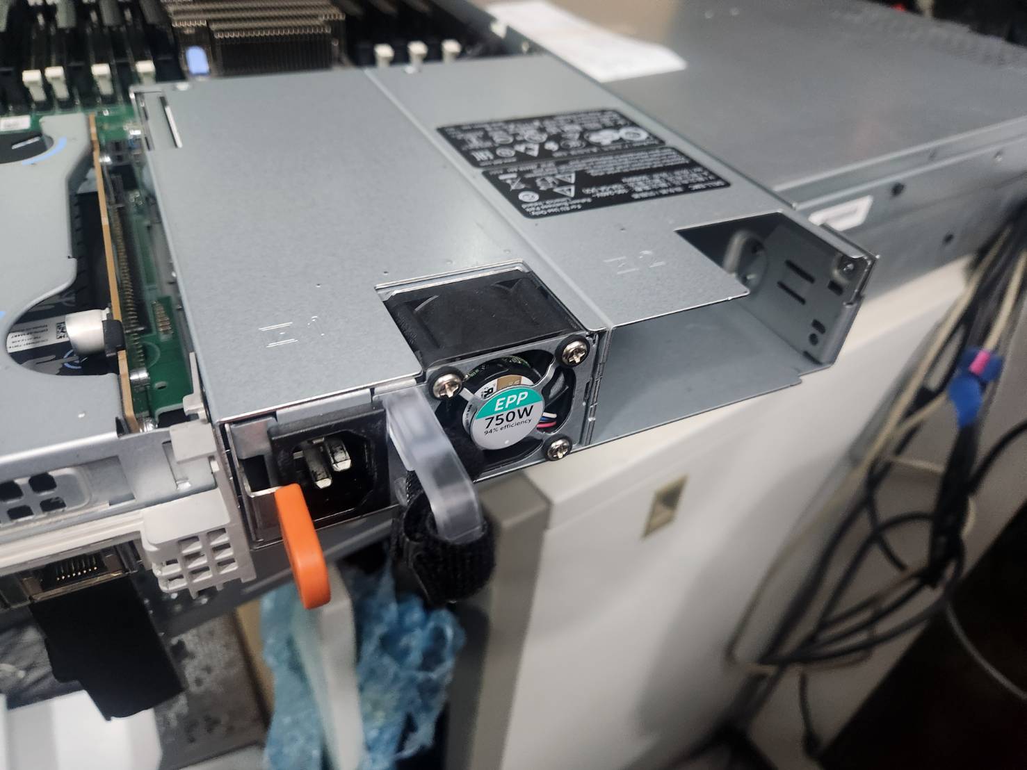 Server R640 เครื่องเปล่า heatsink x2 Tray x2 power x1 สินค้ามีจำนวนมาก