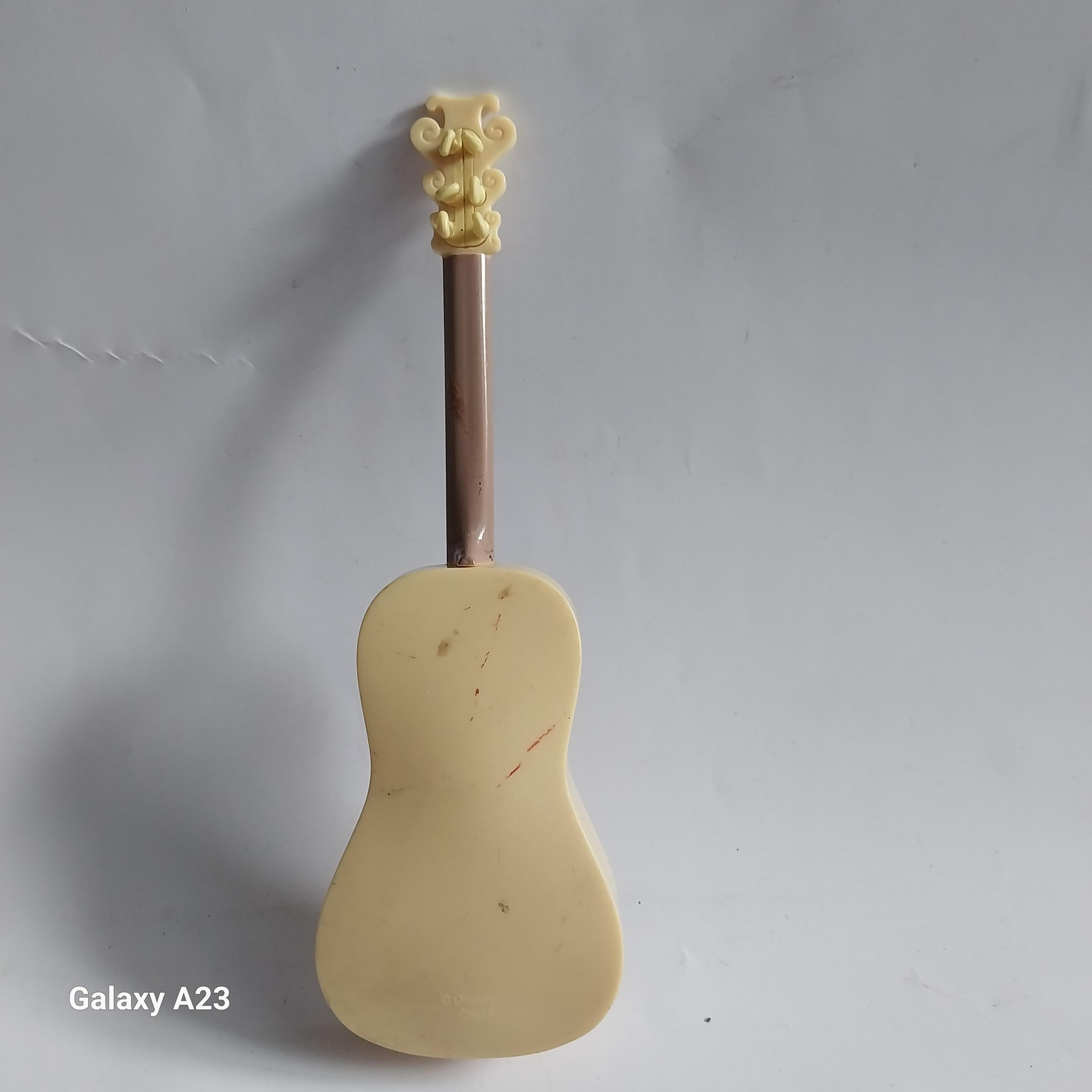 มีหลายภาพ มีรอย ตามภาพ โมเดลกีต้าร์ ขนาด 7 นิ้ว