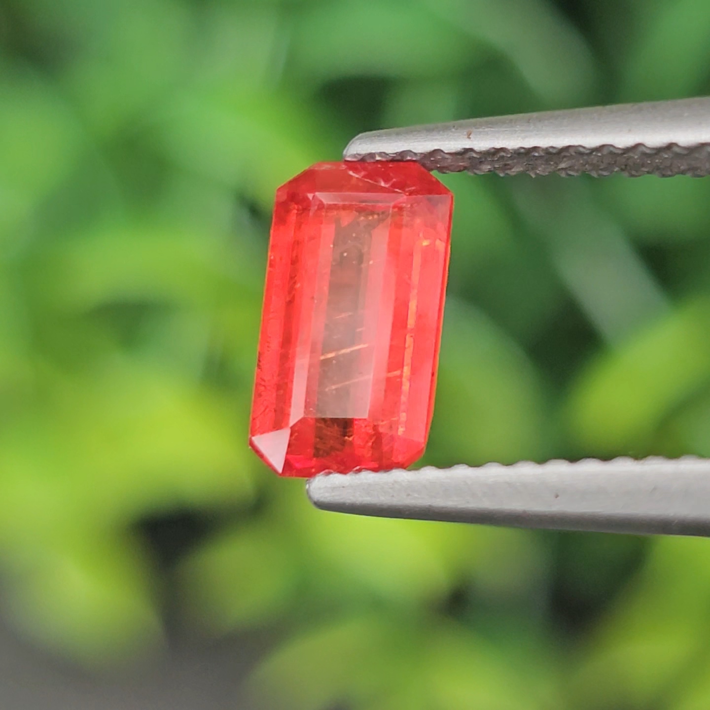 พลอย ออเรนจ์ แซฟไฟร์ Orange Sapphire 1.33 กะรัต (Cts.) พลอยแท้ อัญมณีมงคลประจําวันเกิด เครื่องประดับพลอย