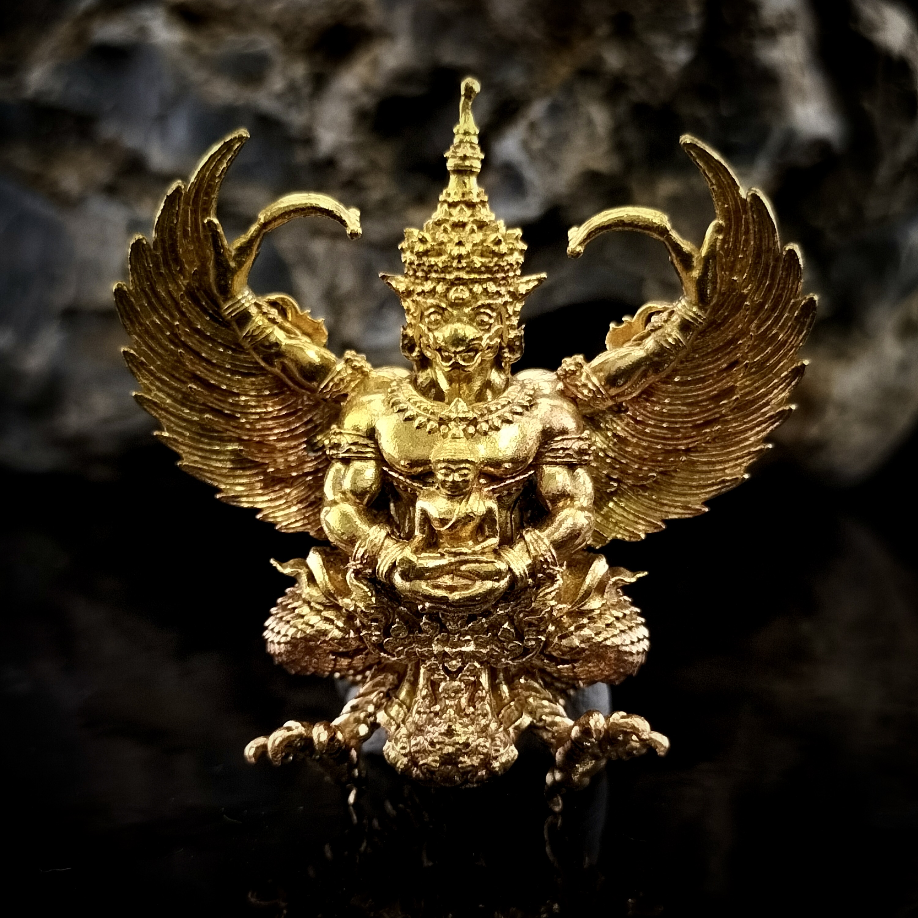 พญาครุฑ รุ่น เศรษฐีเงินไหลมา