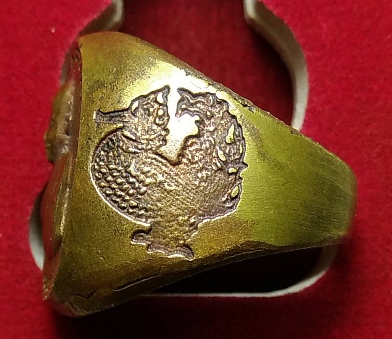 ร010 แหวนเนื้อระฆังโบราณ หลวงพ่อชำนาญ วัดบางกุฎีทอง จ.ปทุมธานี ขนาด 1.8 ซม