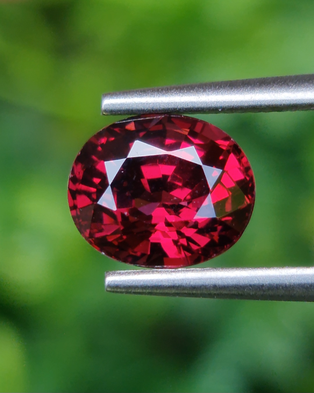 พลอย โรโดไลต์ กาเน็ท Rhodolite Garnet 2.50 กะรัต Cts.พลอยแท้ อัญมณีมงคลประจําวันเกิด เครื่องประดับพลอย