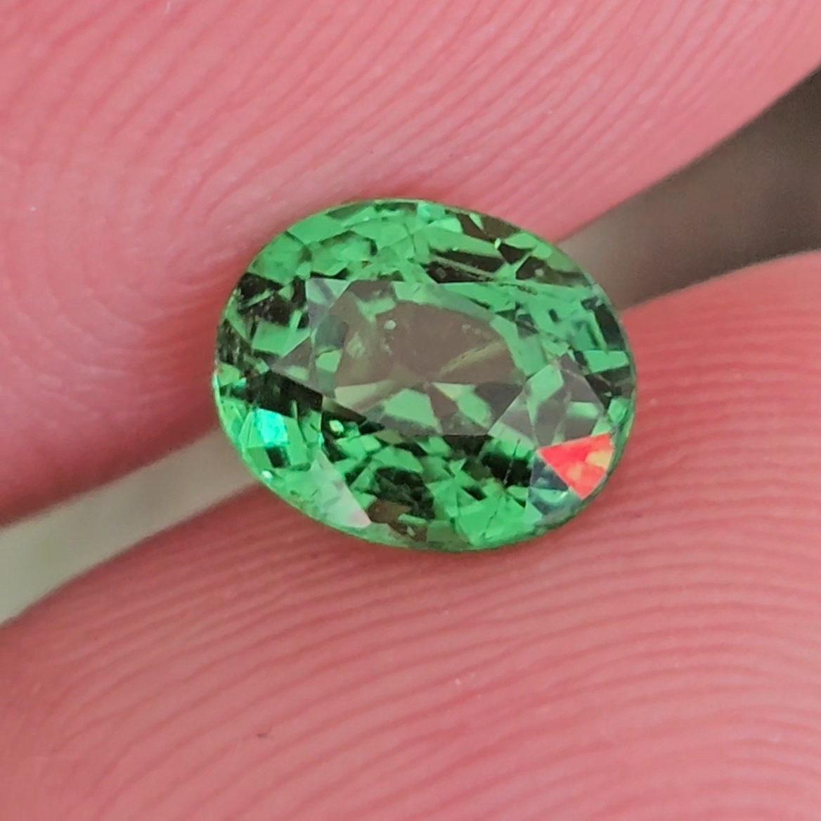 พลอย ซาโวไรท์ Tsavorite Garnet 1.16 กะรัต (Cts.) ดิบ Unheated พร้อมใบเซอร์ อัญมณีมงคลประจําวันเกิด เครื่องประดับพลอย