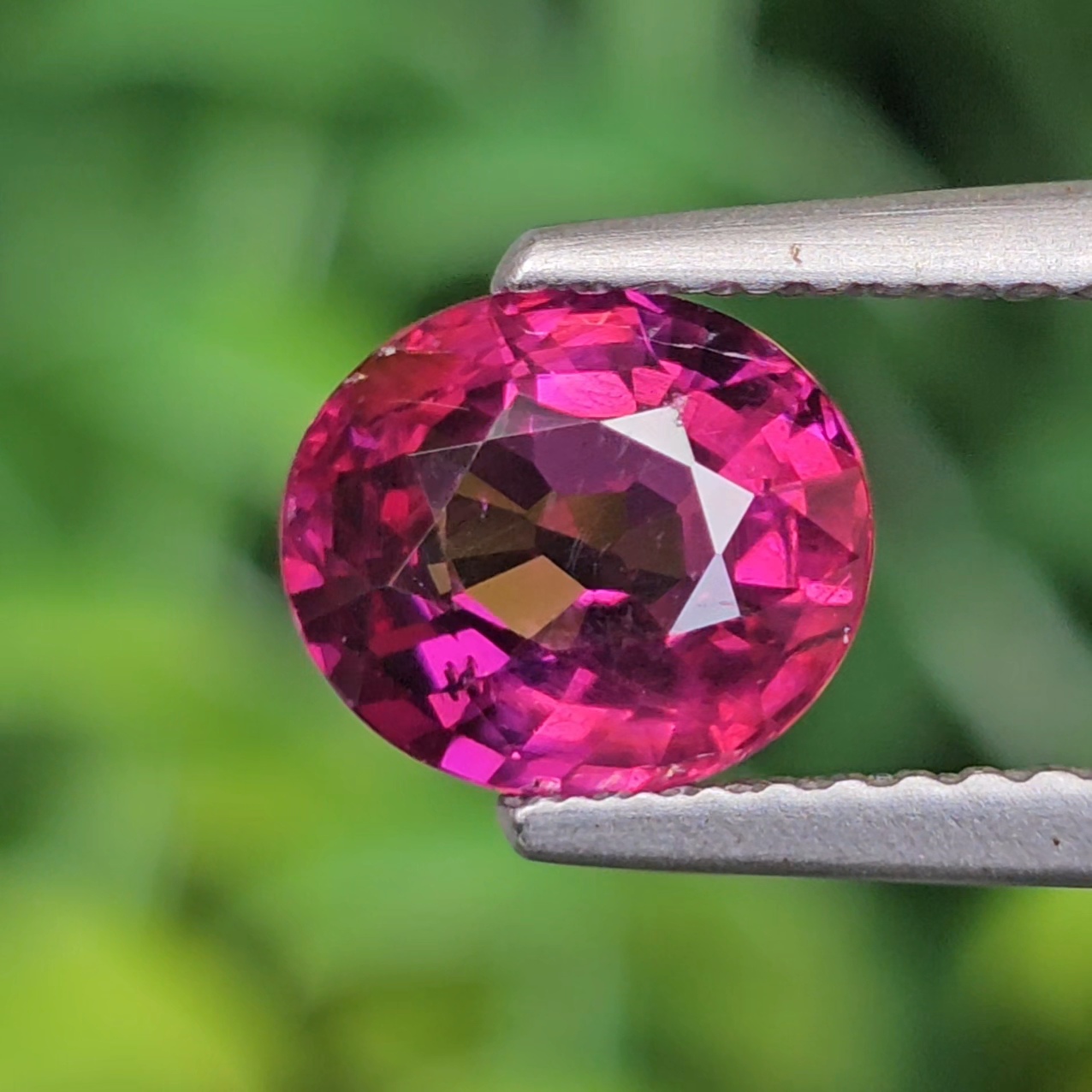 พลอย อุมบาไลต์ การ์เน็ต Umbalite Garnet 1.68 กะรัต (Cts.) ดิบ Unheated พร้อมใบเซอร์ ลอยแท้ อัญมณีมงคลประจําวันเกิด เครื่องประดับพลอย