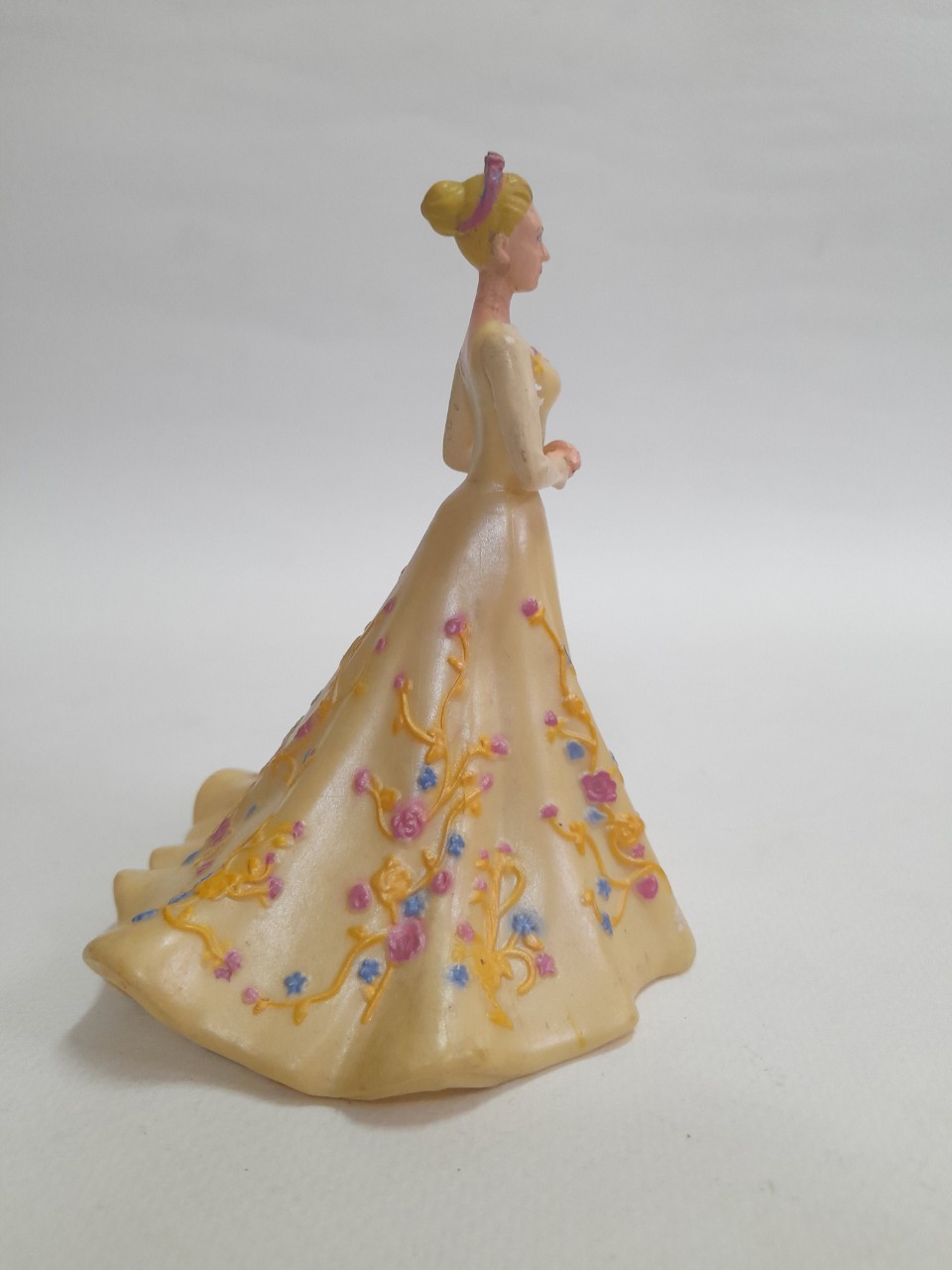 มีหลายภาพ,ตุ๊กตาเจ้าหญิงดีสนีย์ เบลล์ จาก บิวตี้แอนด์เดอะบีสต์ มือสองสภาพดีมีรอยบ้าง