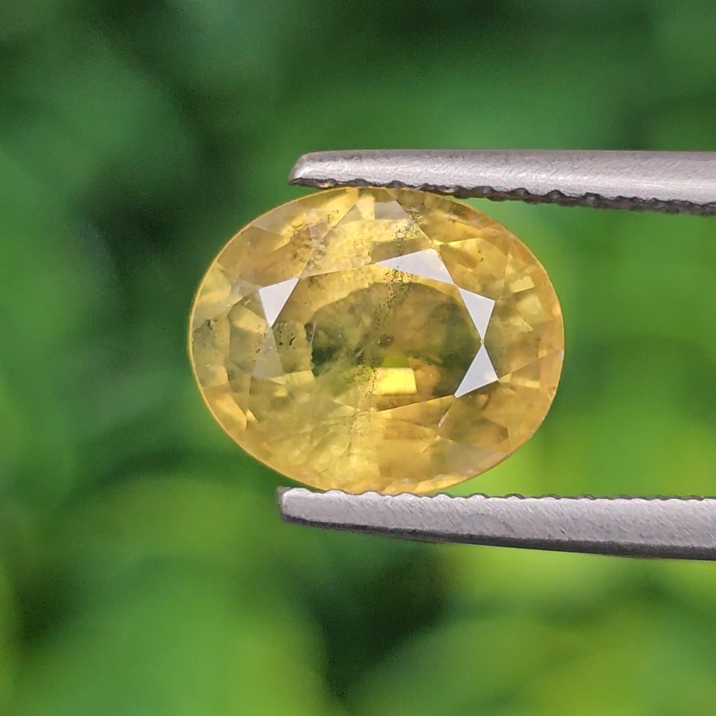 พลอย บุษราคัม yellow sapphire 3.07 กะรัต (Cts.) พลอยแท้ อัญมณีมงคลประจําวันเกิด เครื่องประดับพลอย